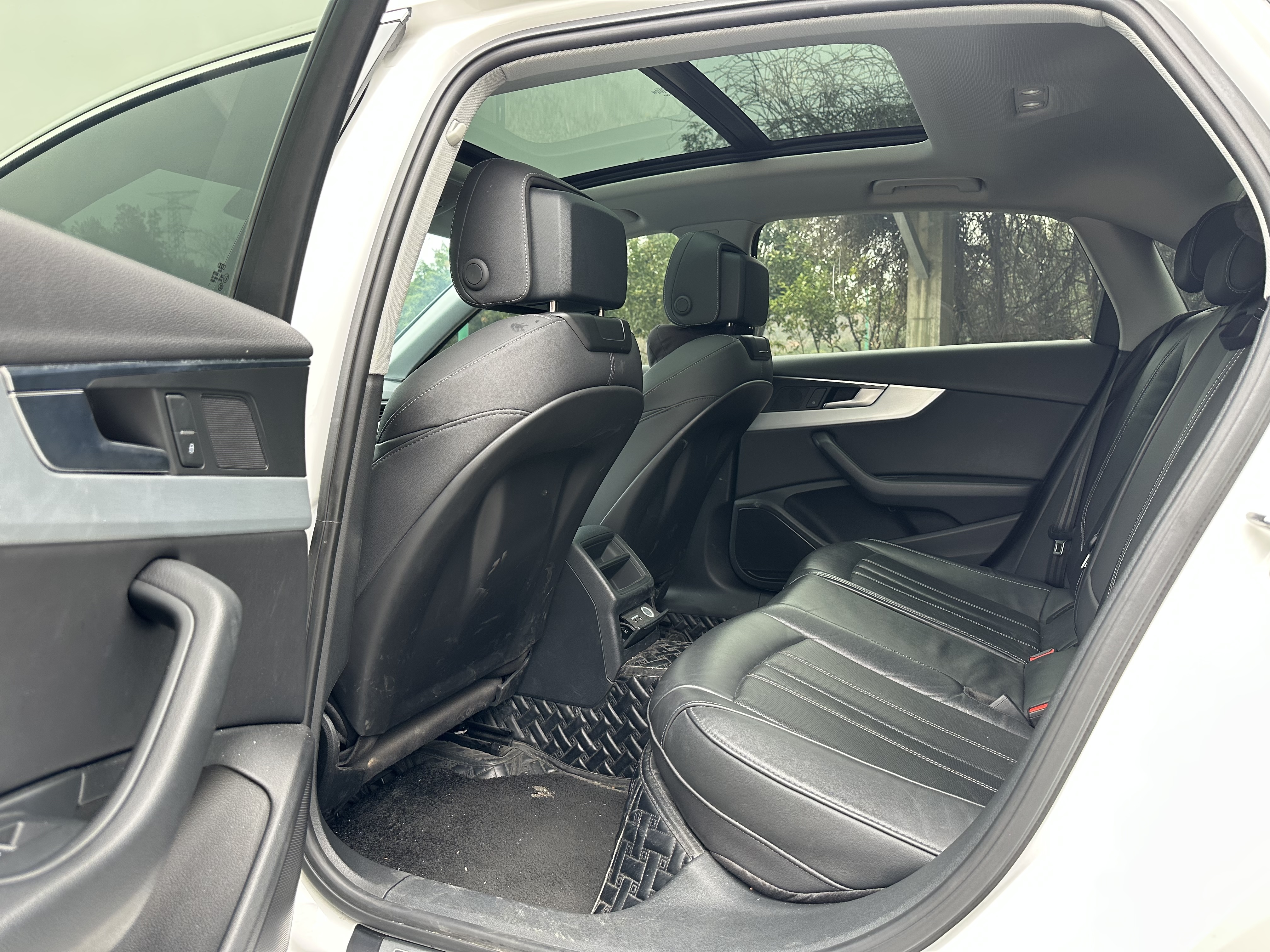 Audi A4L 2022 car image #6