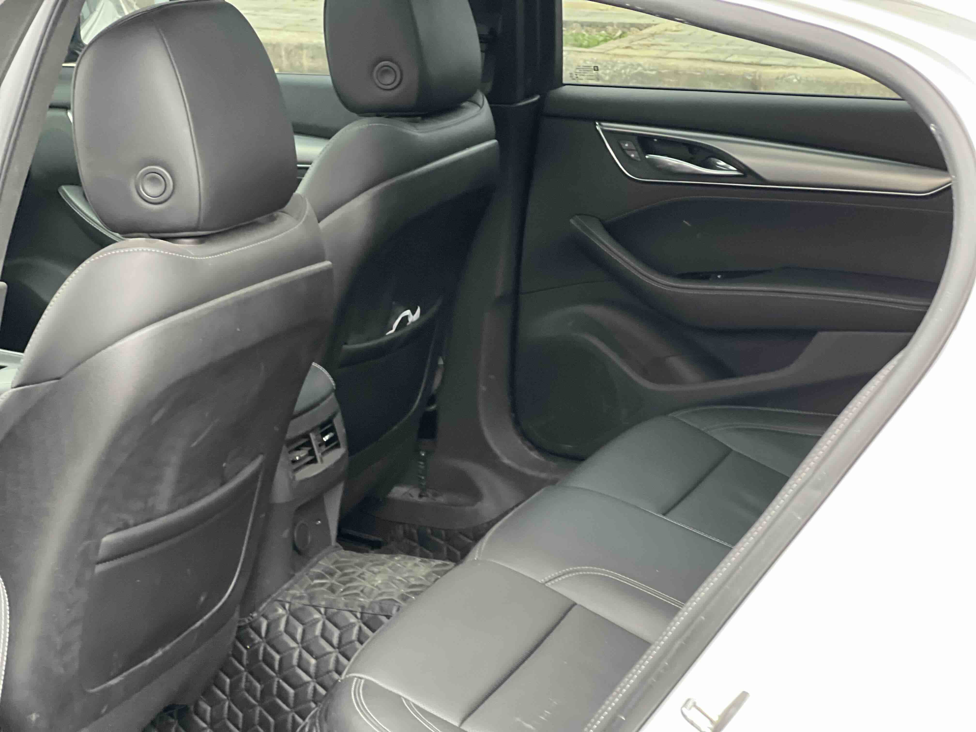 2023 car image #6