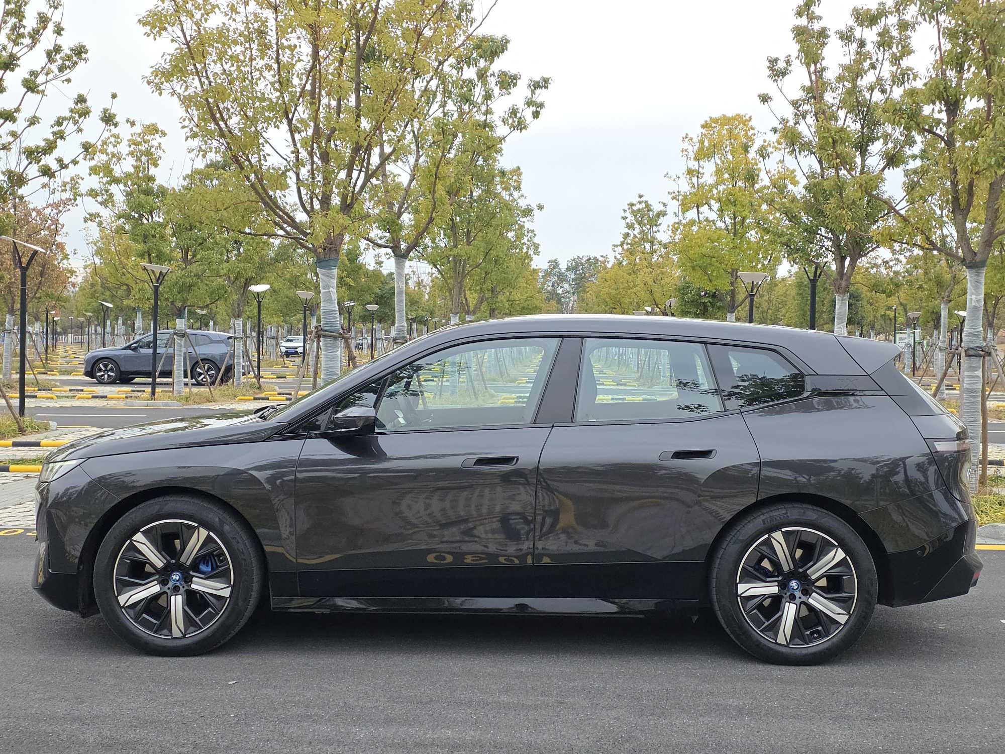 BMW iX 2022 car image #6