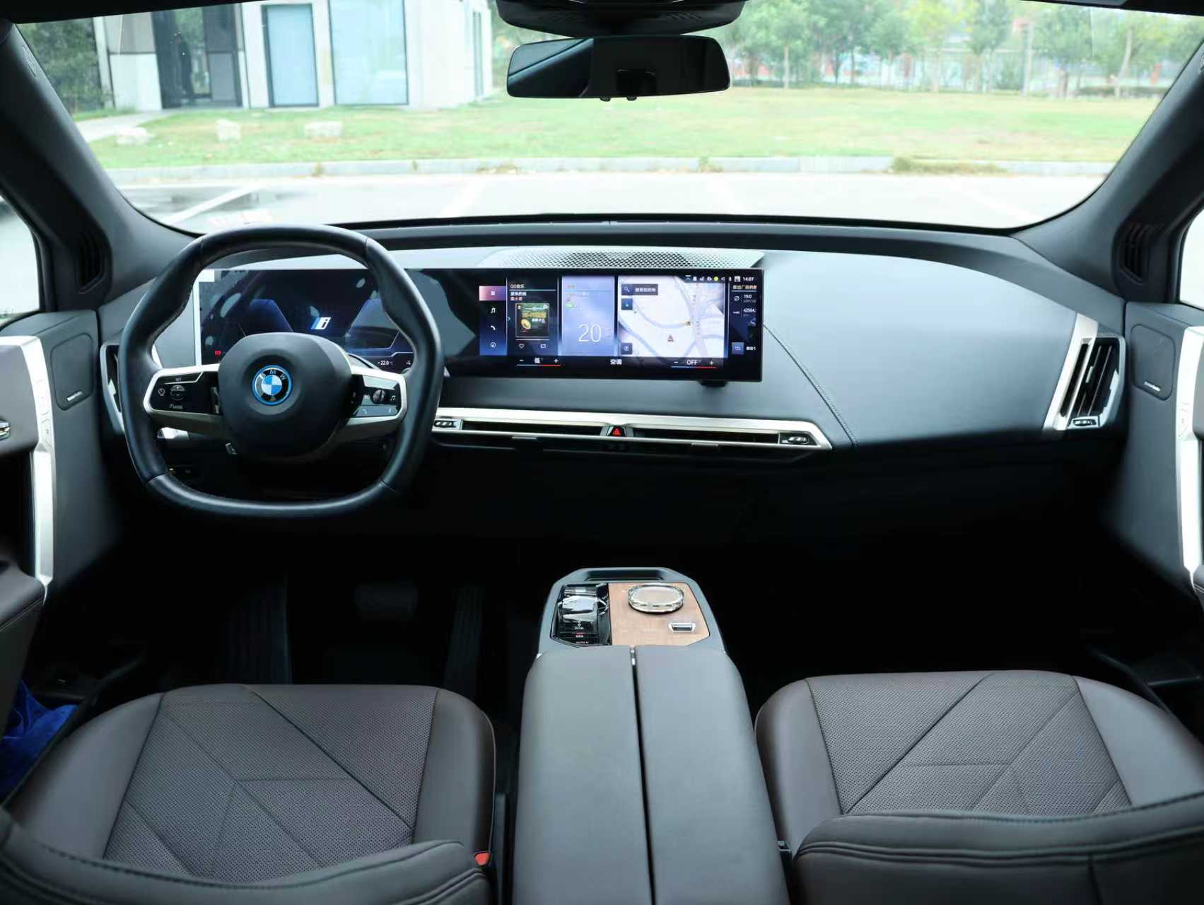 BMW iX 2023 immagine di auto #6