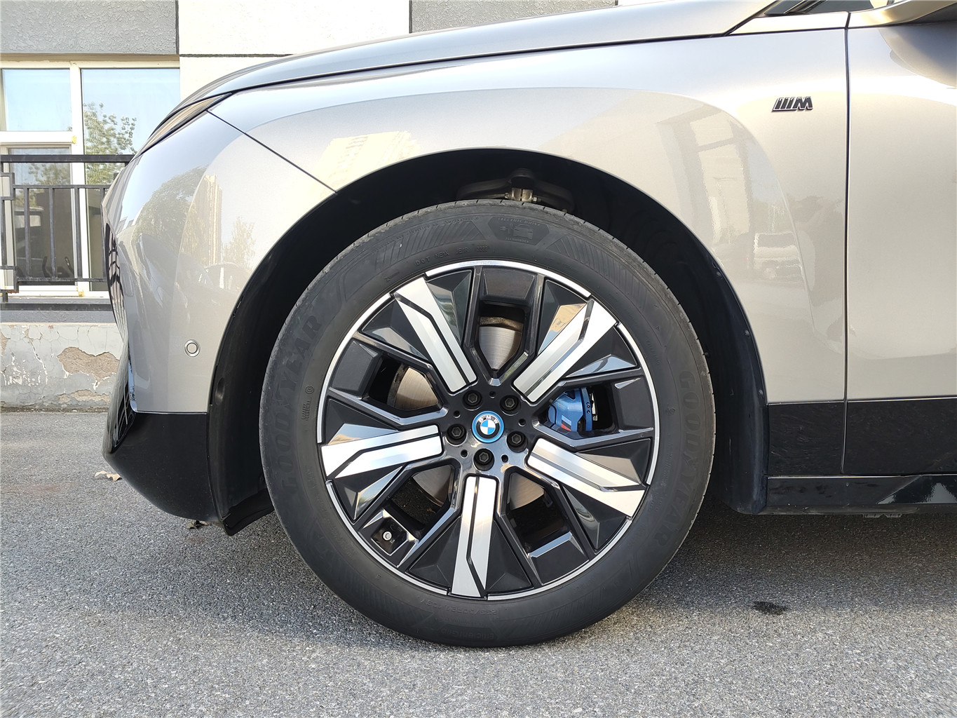 BMW iX M60 2023 #6 BMW iX M60 2023 car image #6