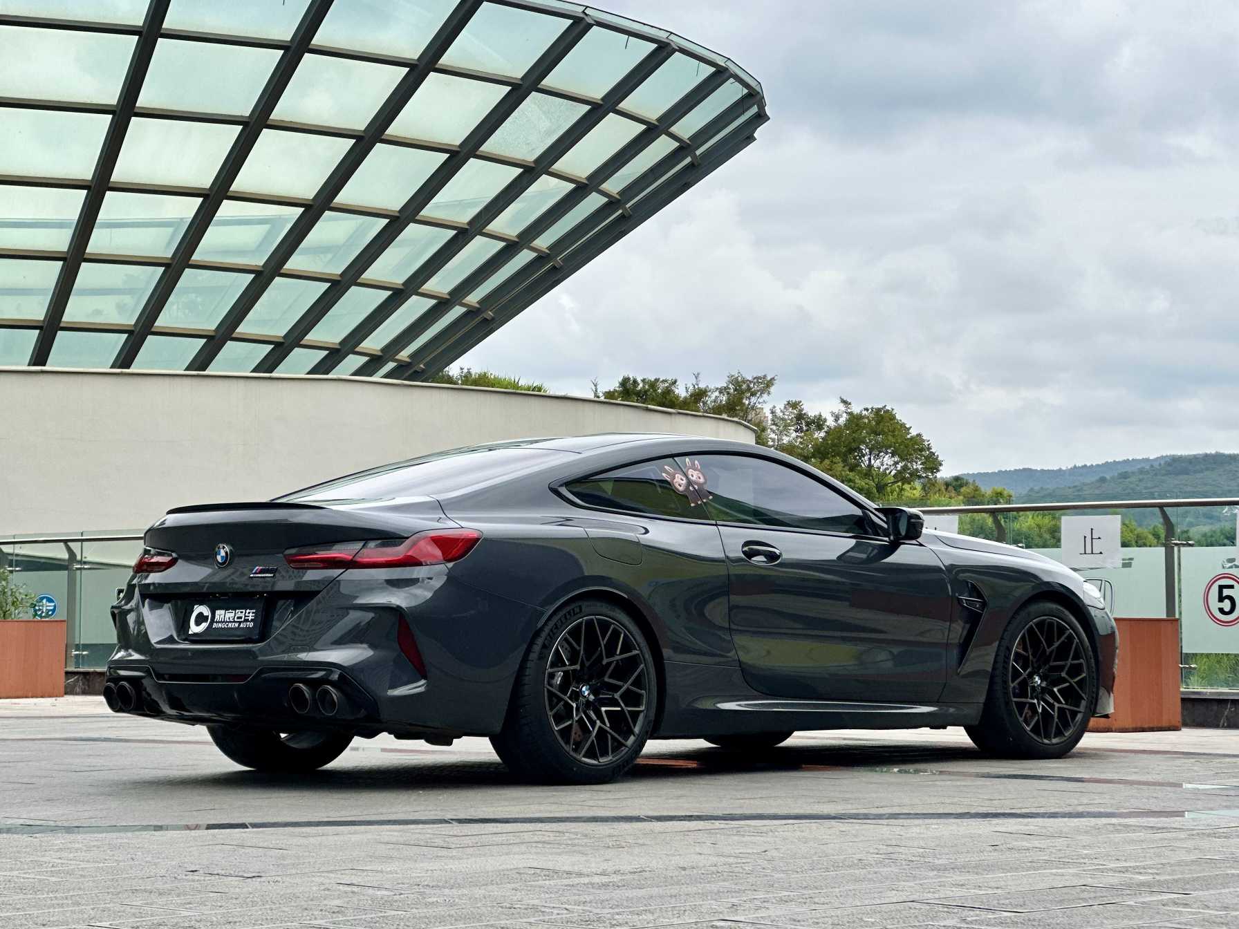 BMW M8 2023 صورة سيارة #6