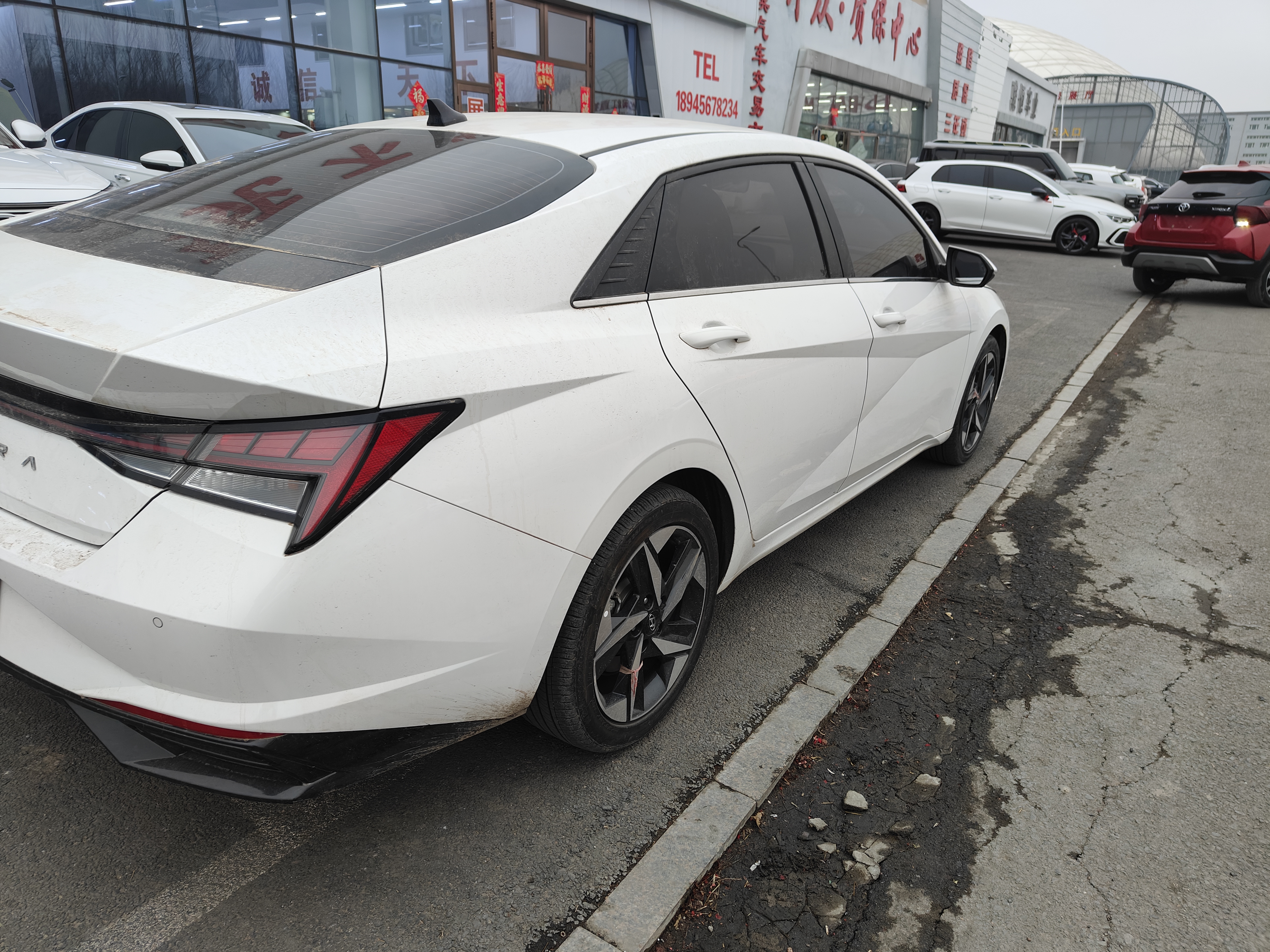 Hyundai Elantra 2023 immagine di auto #6