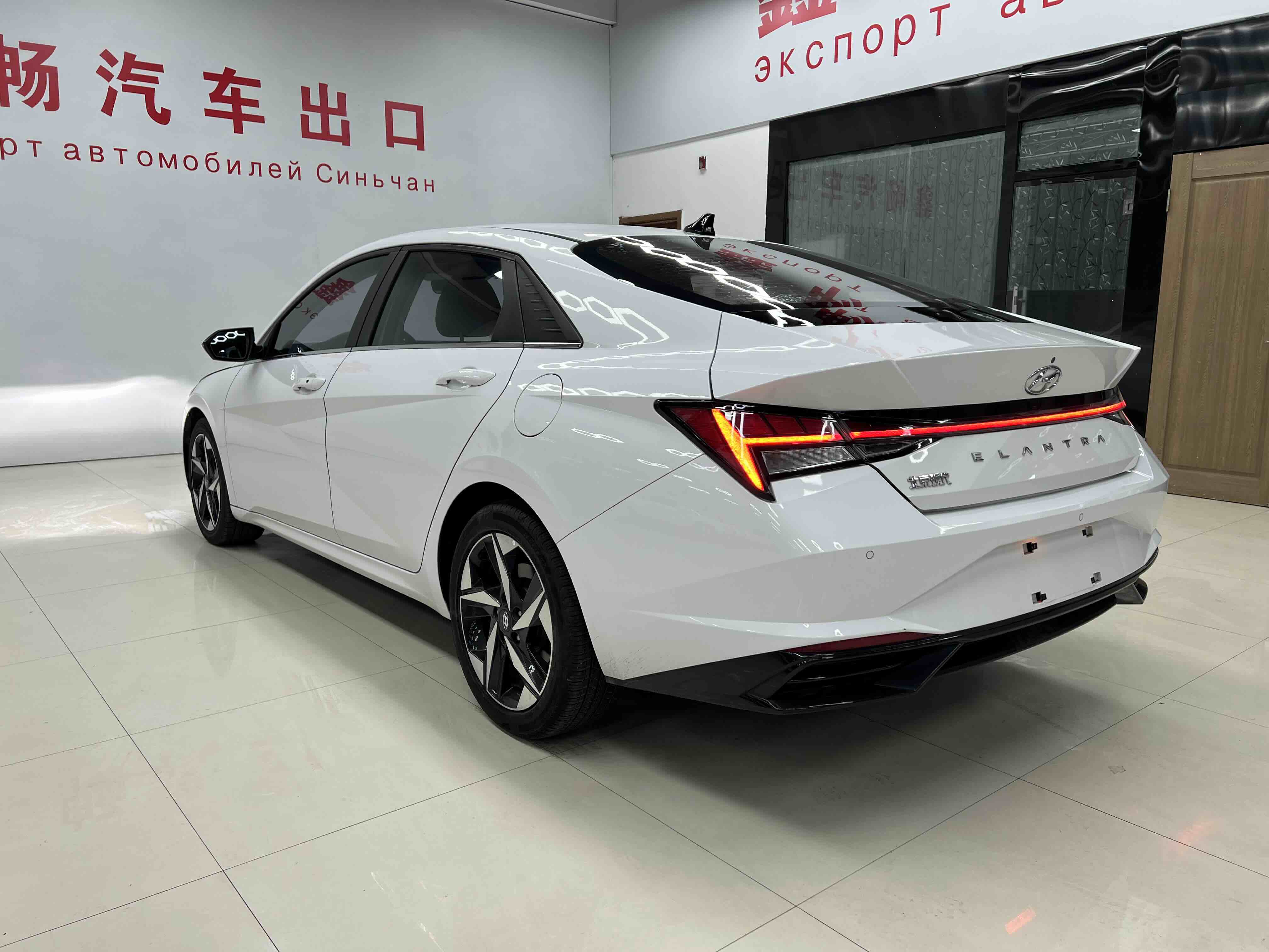 Hyundai Elantra 2023 car image #6