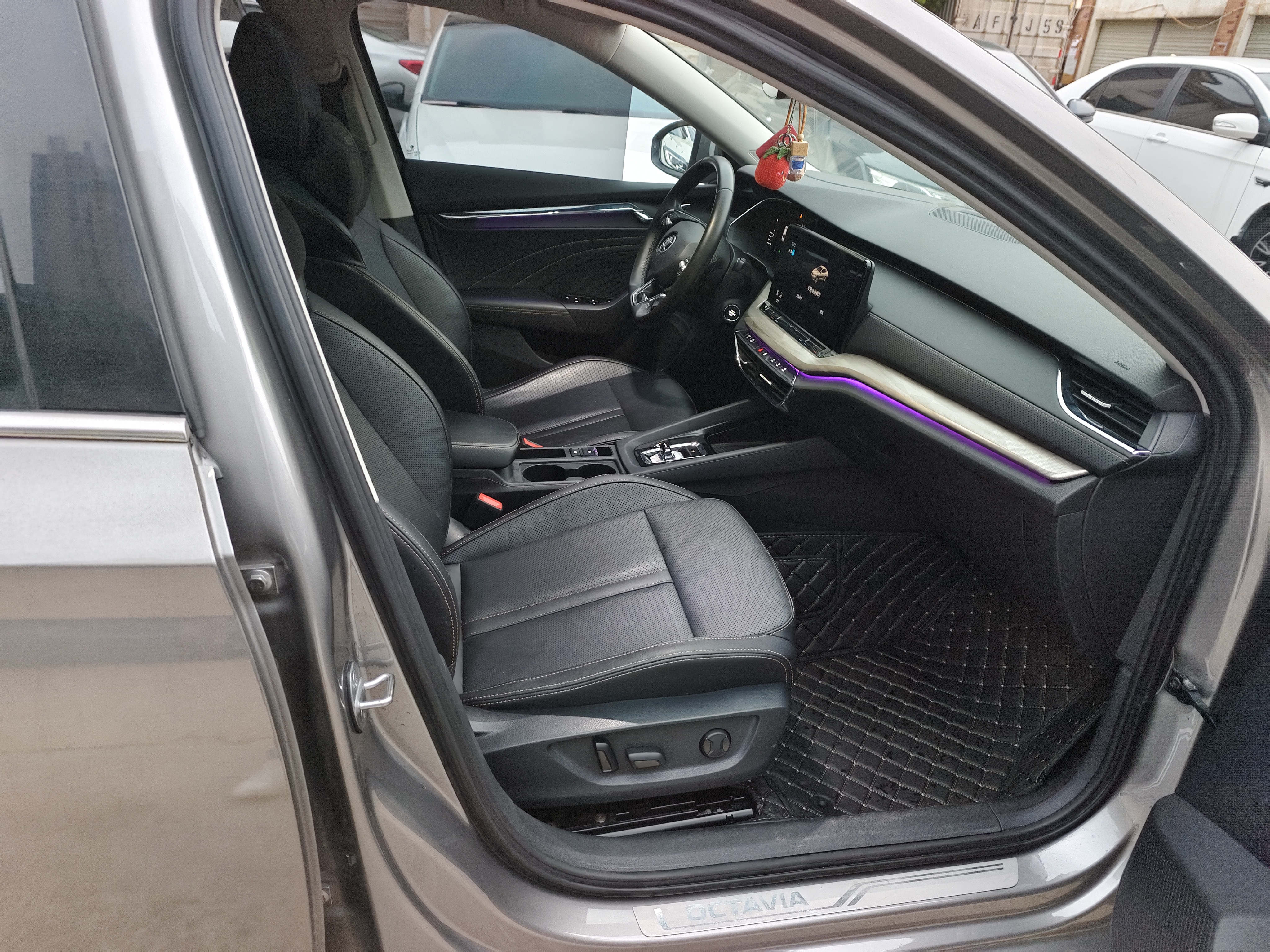 Skoda Octavia 2022 car image #6