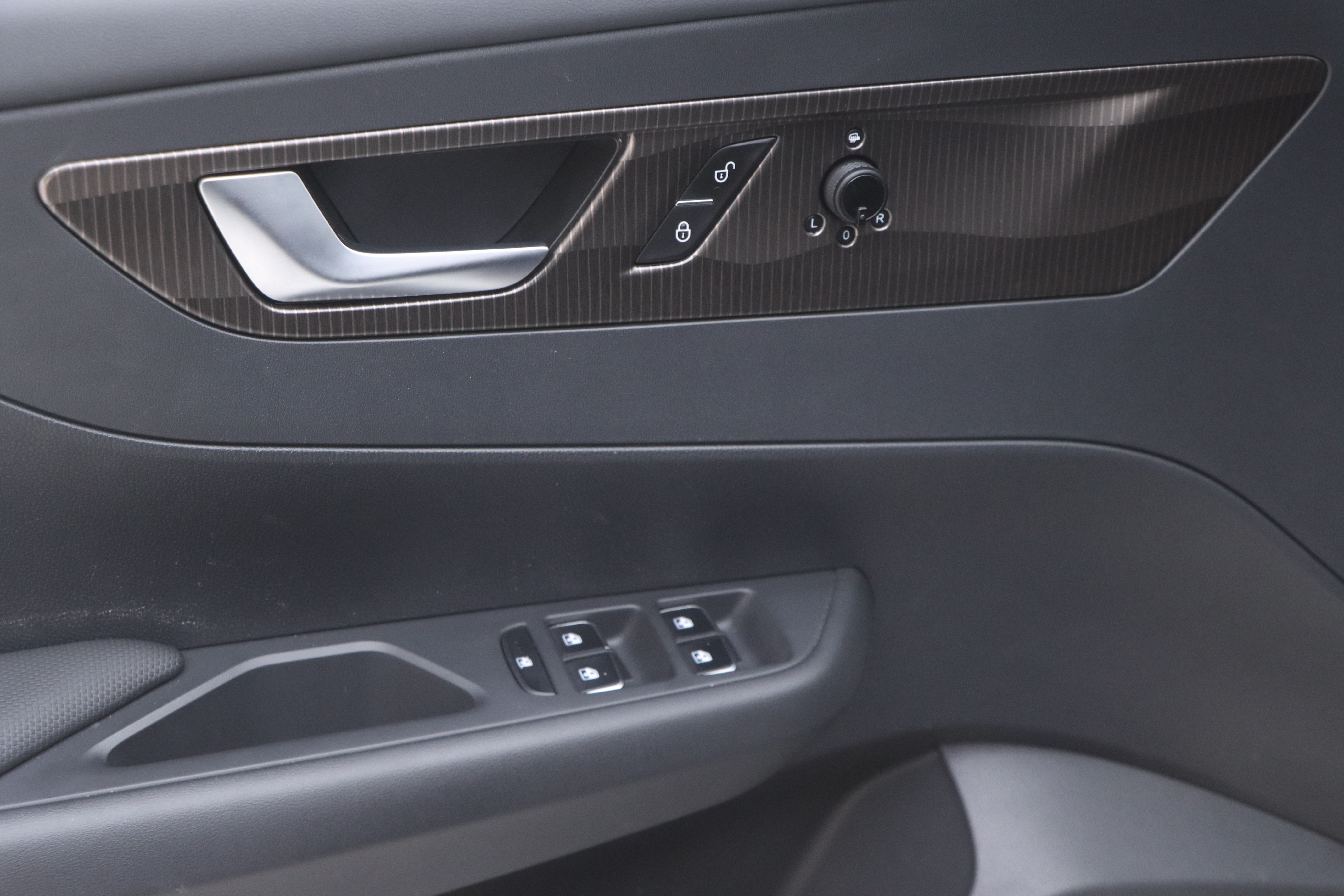 HongQi E-QM5 2022 car image #6