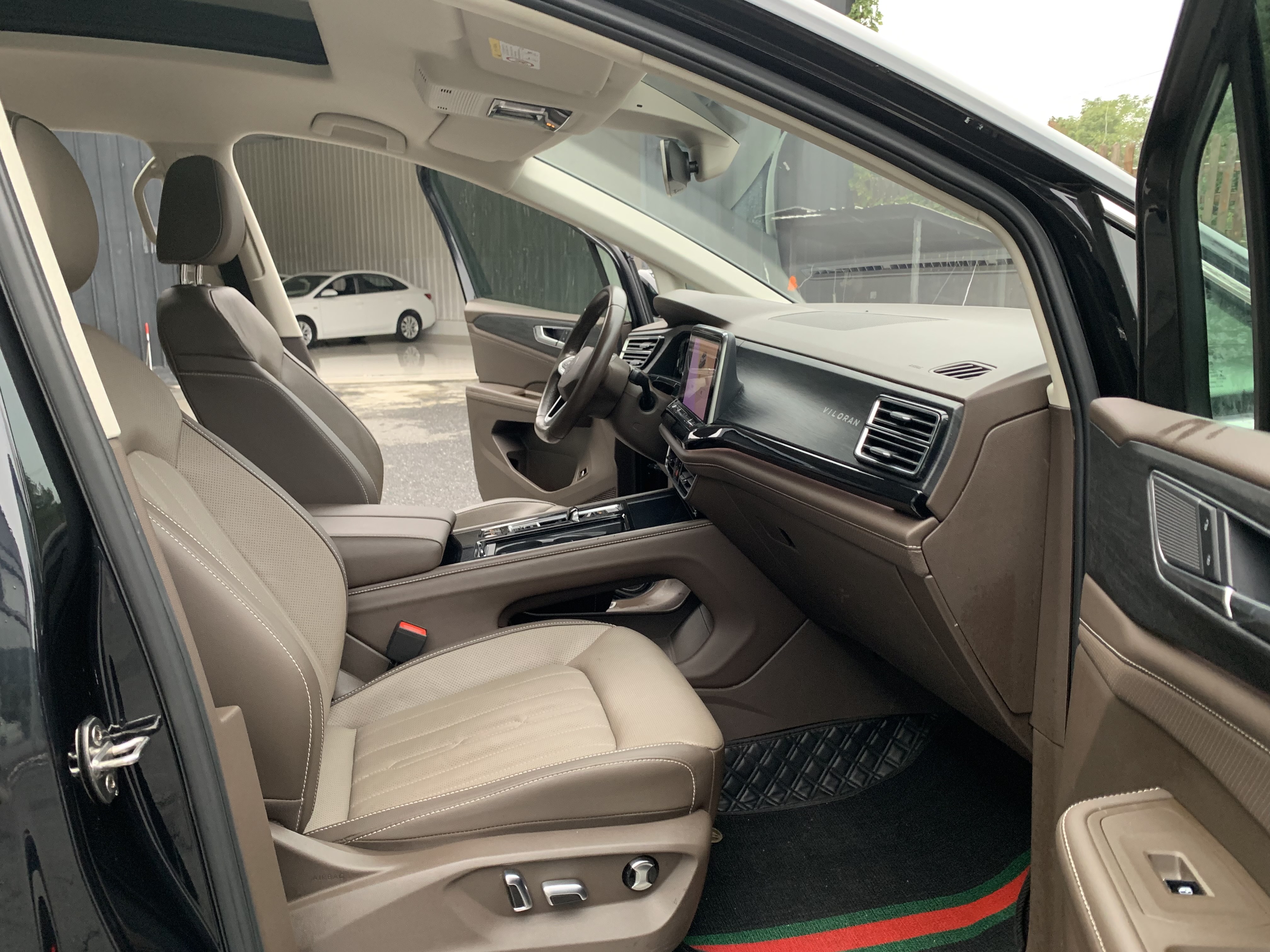 Volkswagen Viloran 2022 immagine di auto #6