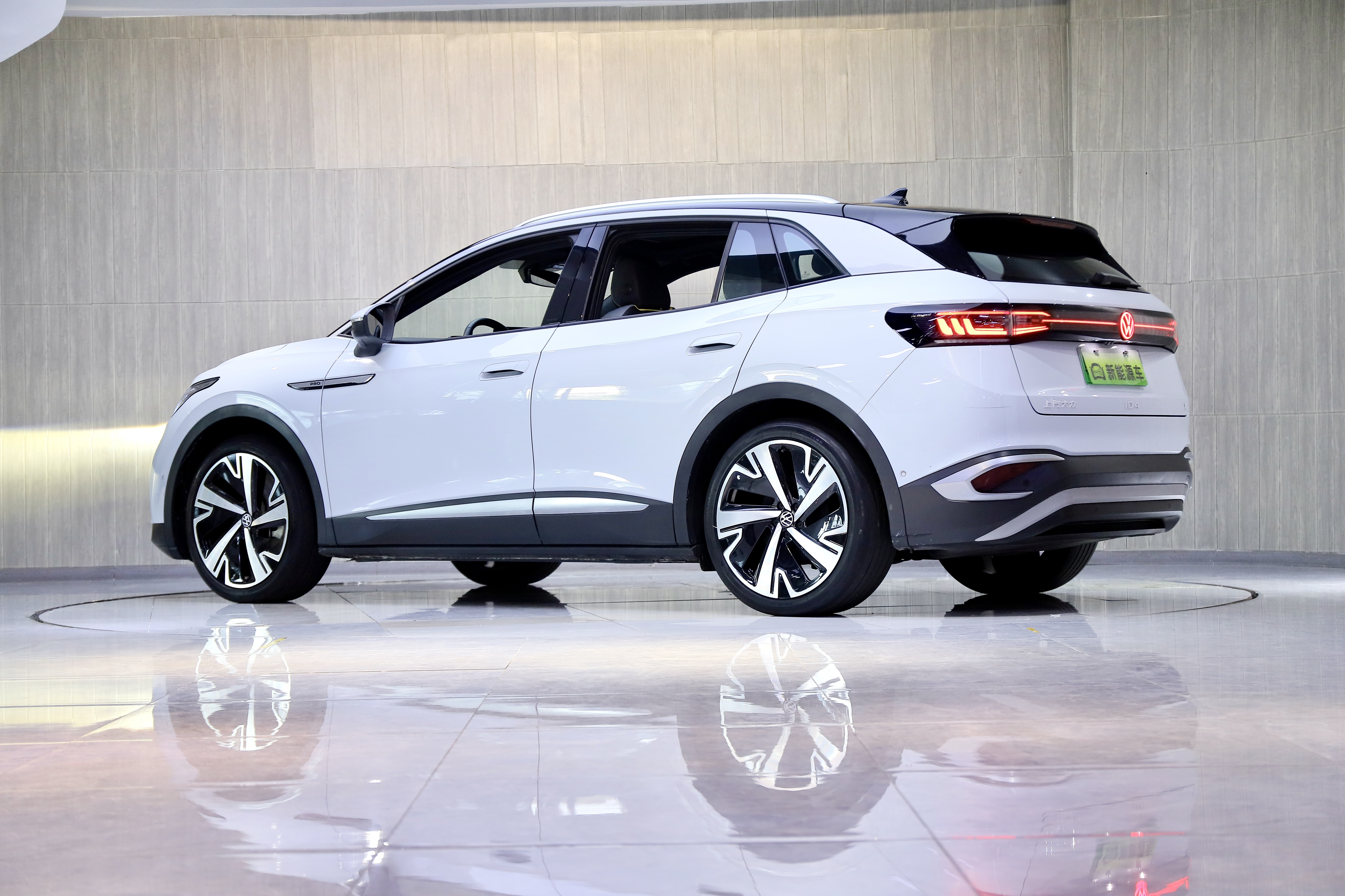 Volkswagen ID.4 X 2022 immagine di auto #6