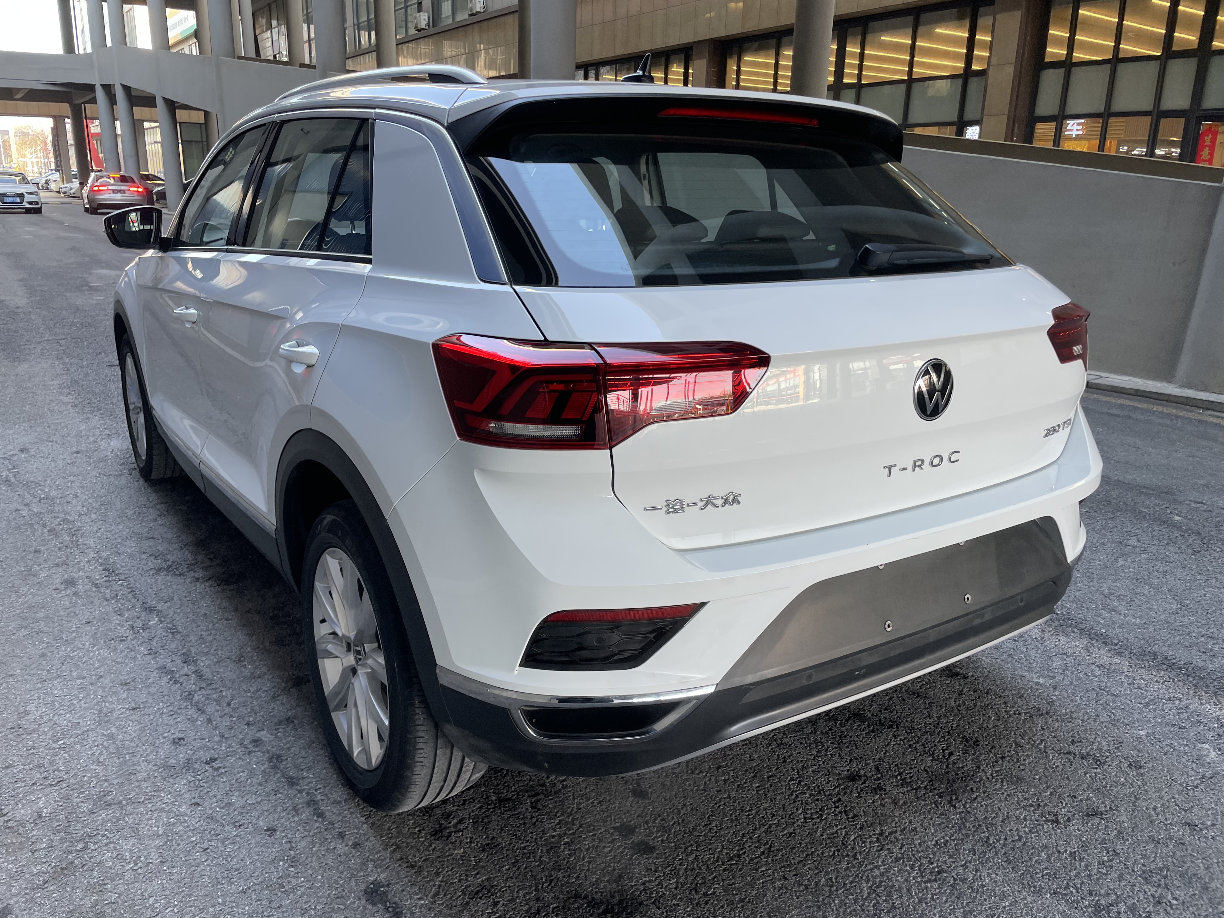 Volkswagen T-Roc 2022 car image #6