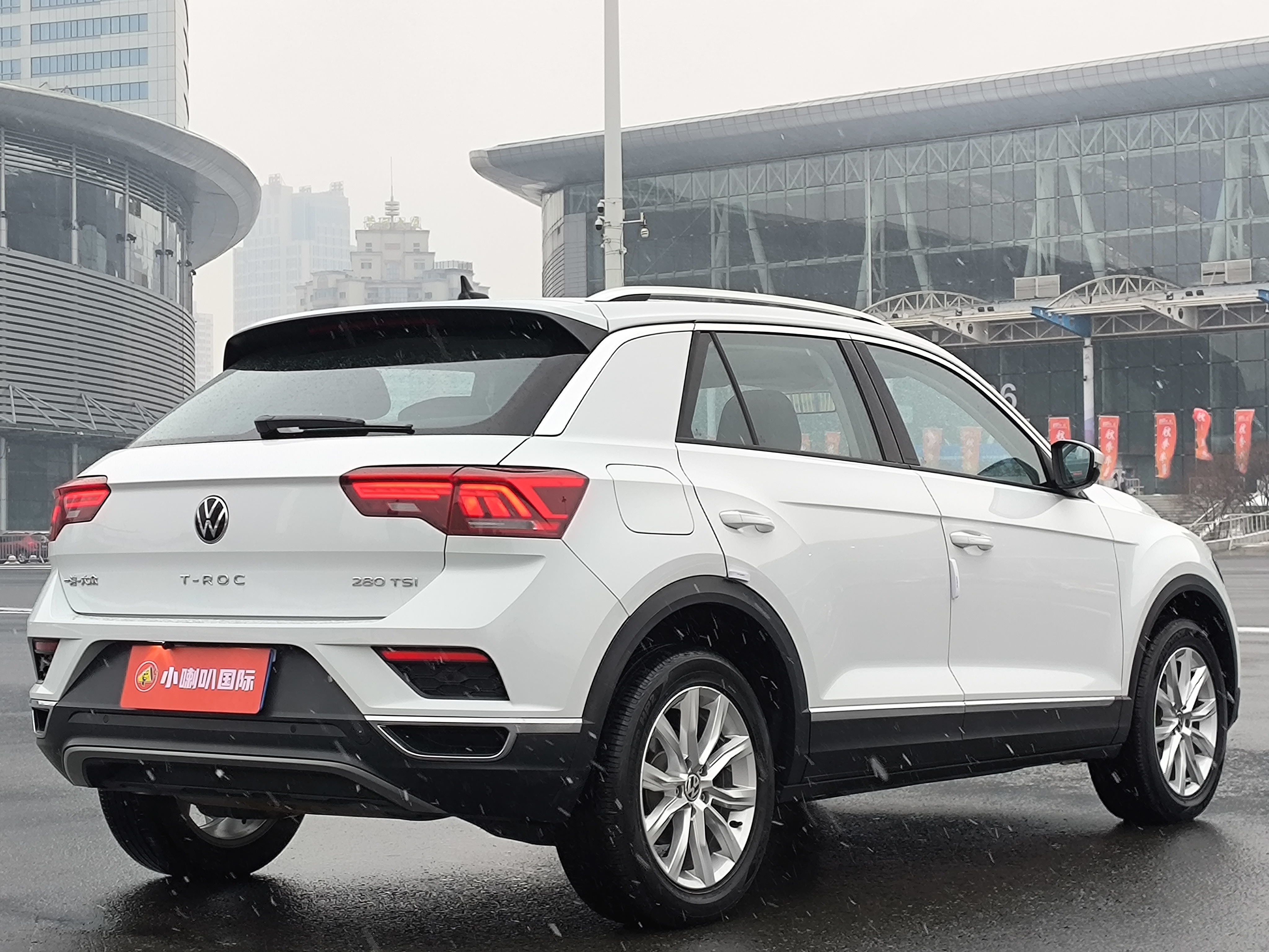 Volkswagen T-Roc 2022 car image #6