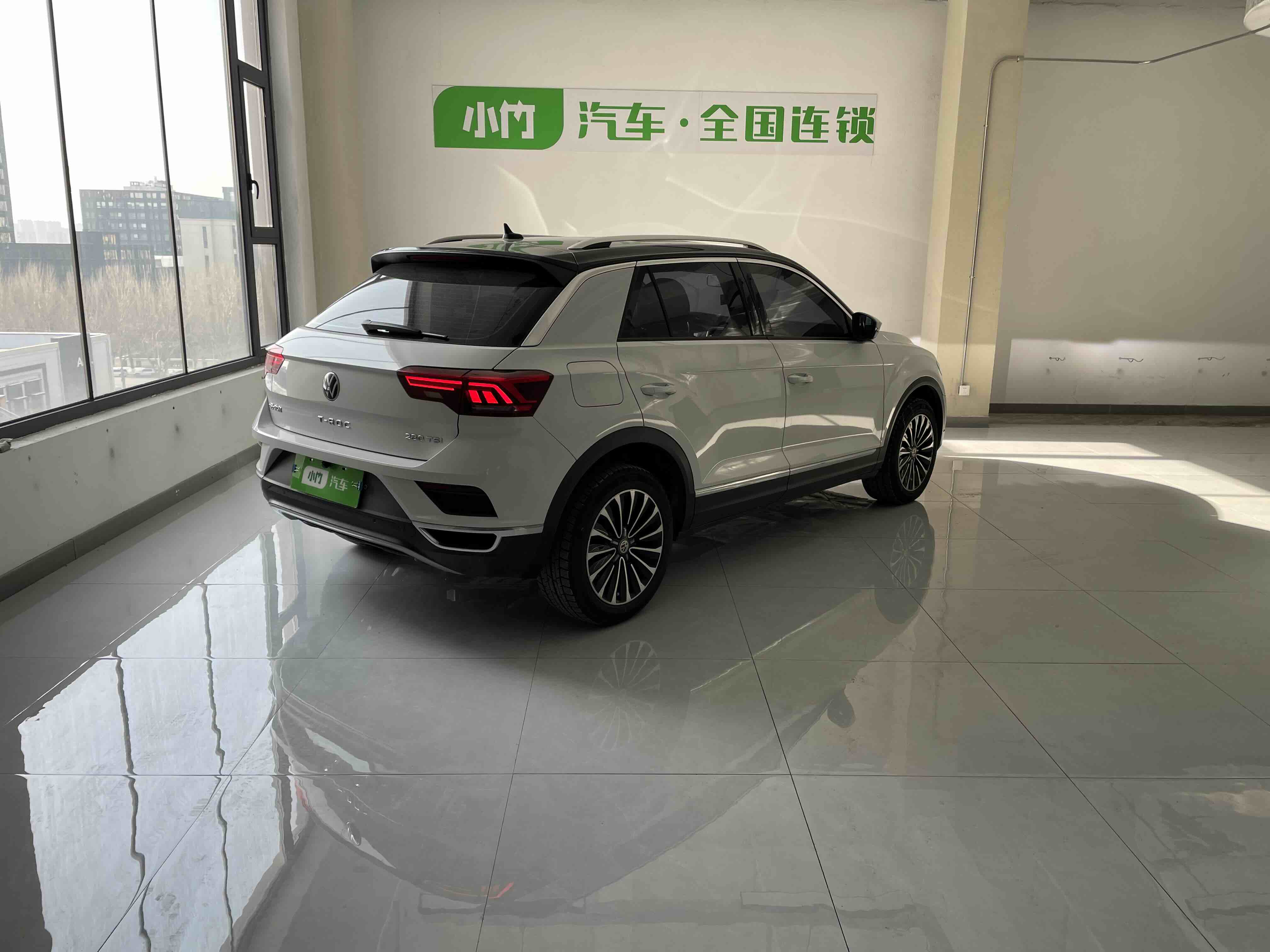 Volkswagen T-Roc 2023 car image #6