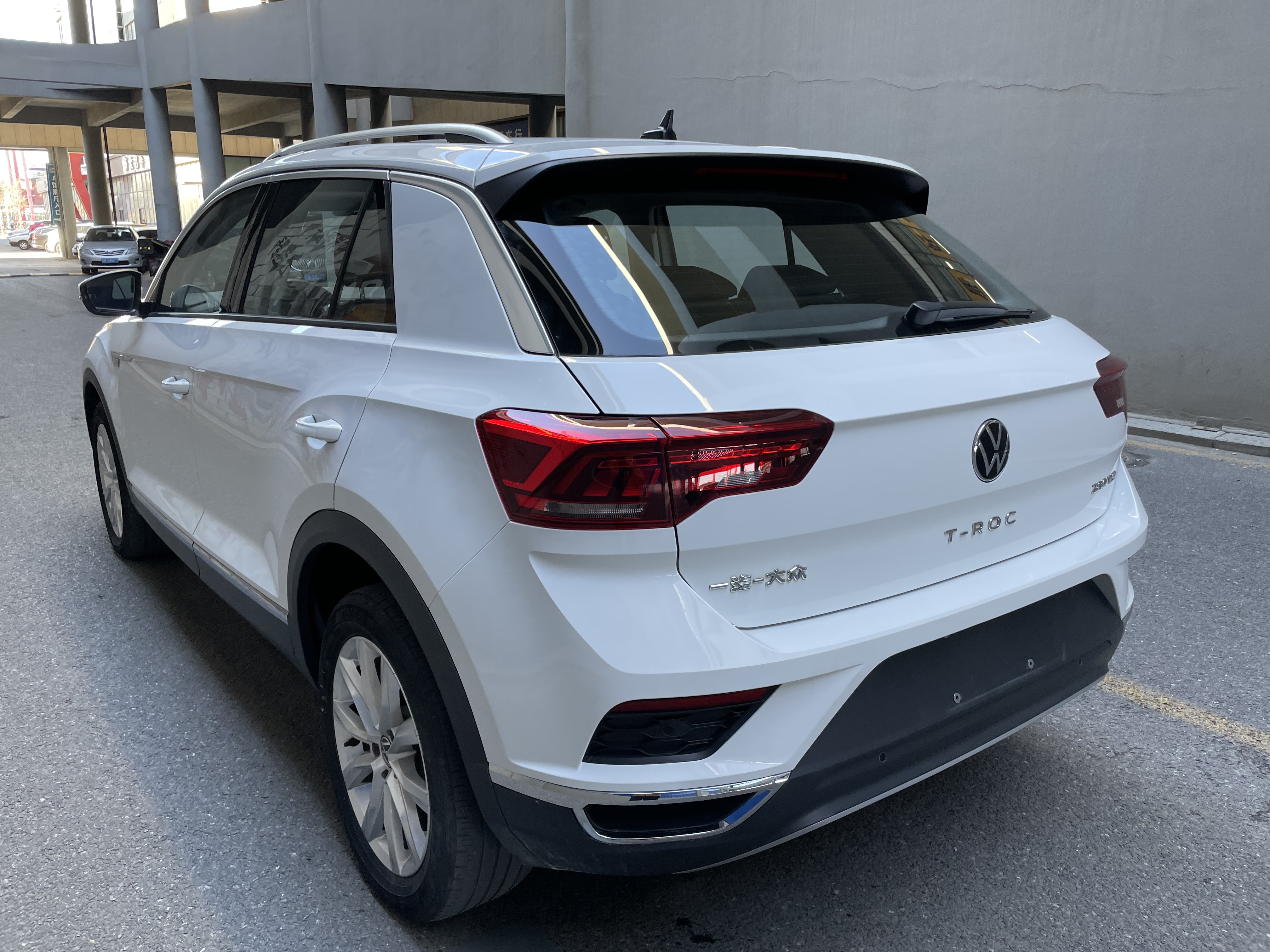 Volkswagen T-Roc 2022 car image #6