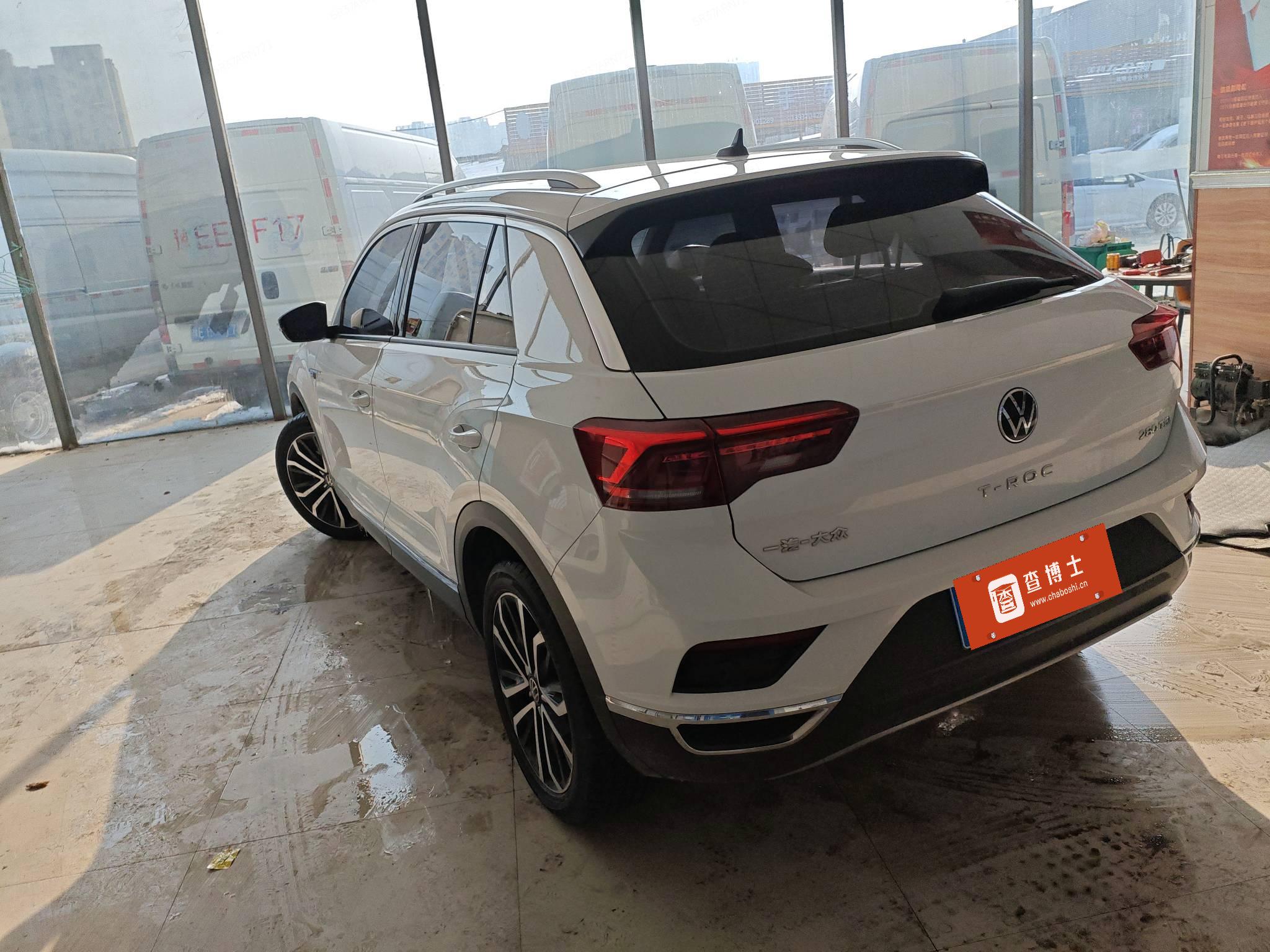 Volkswagen T-Roc 2023 car image #6