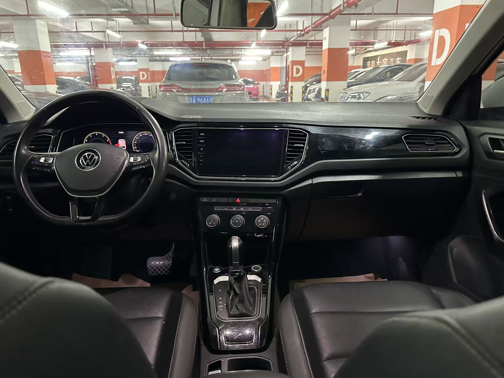 Volkswagen T-Roc 2022 car image #6