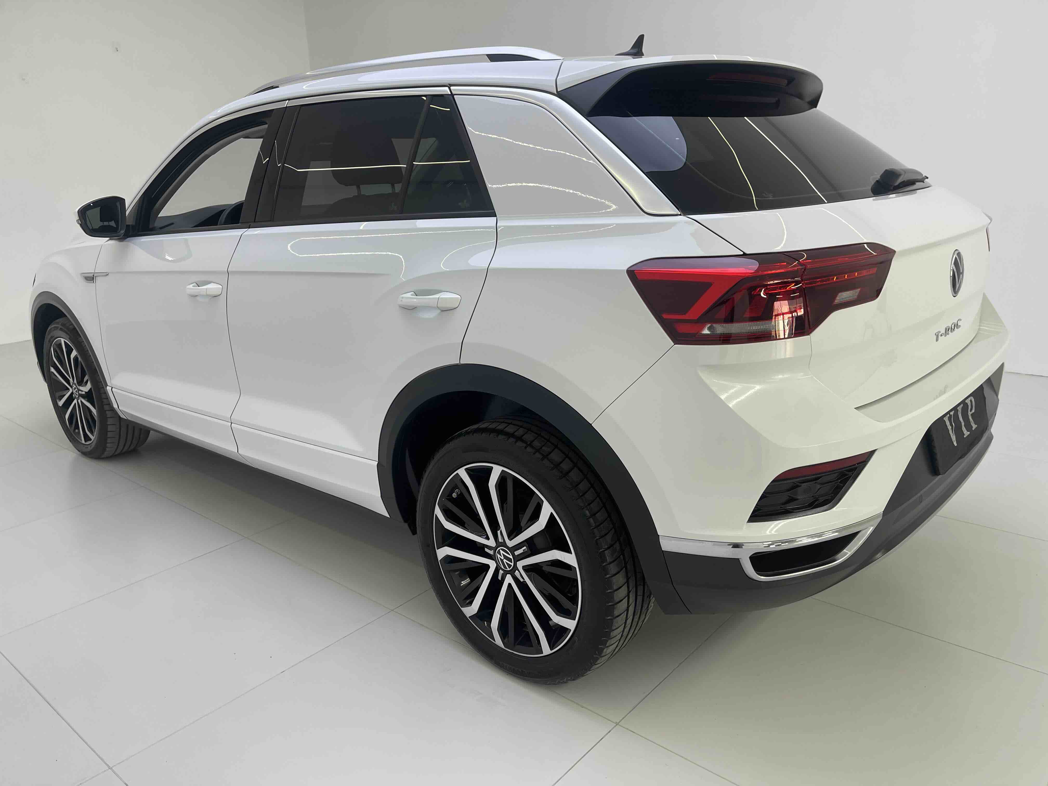 Volkswagen T-Roc 2023 car image #6