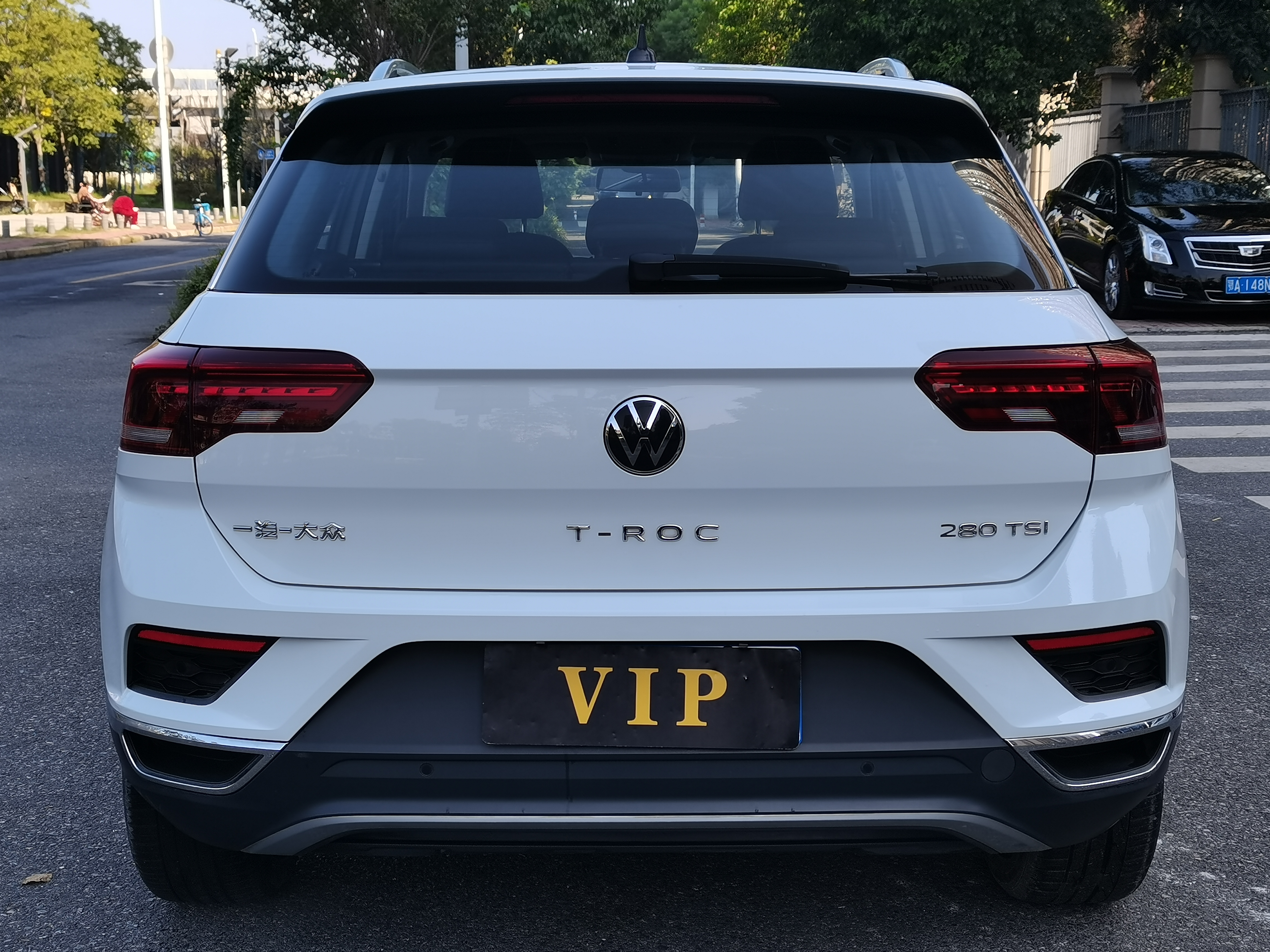 Volkswagen T-Roc 2023 car image #6