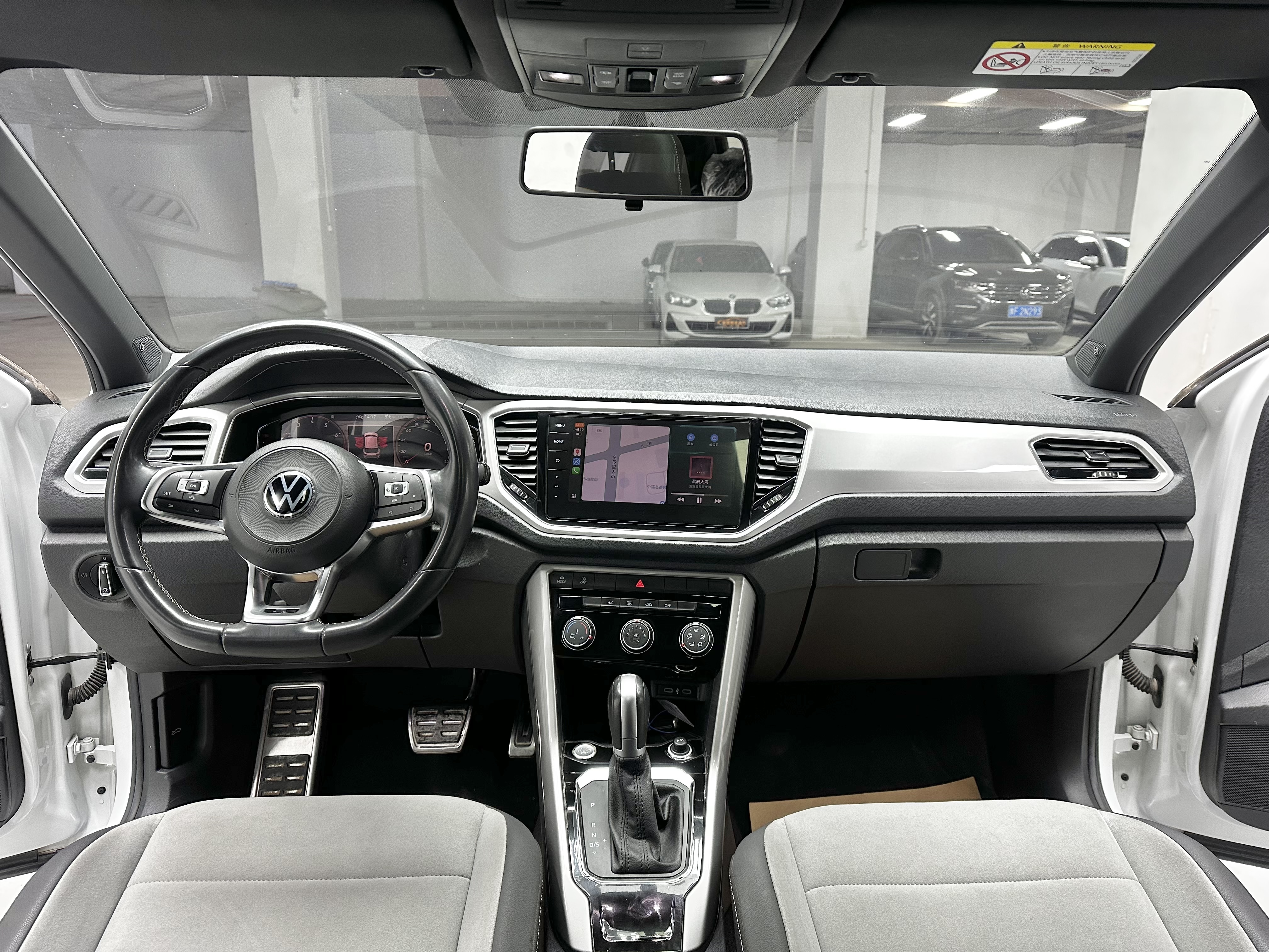 Volkswagen T-Roc 2022 car image #6