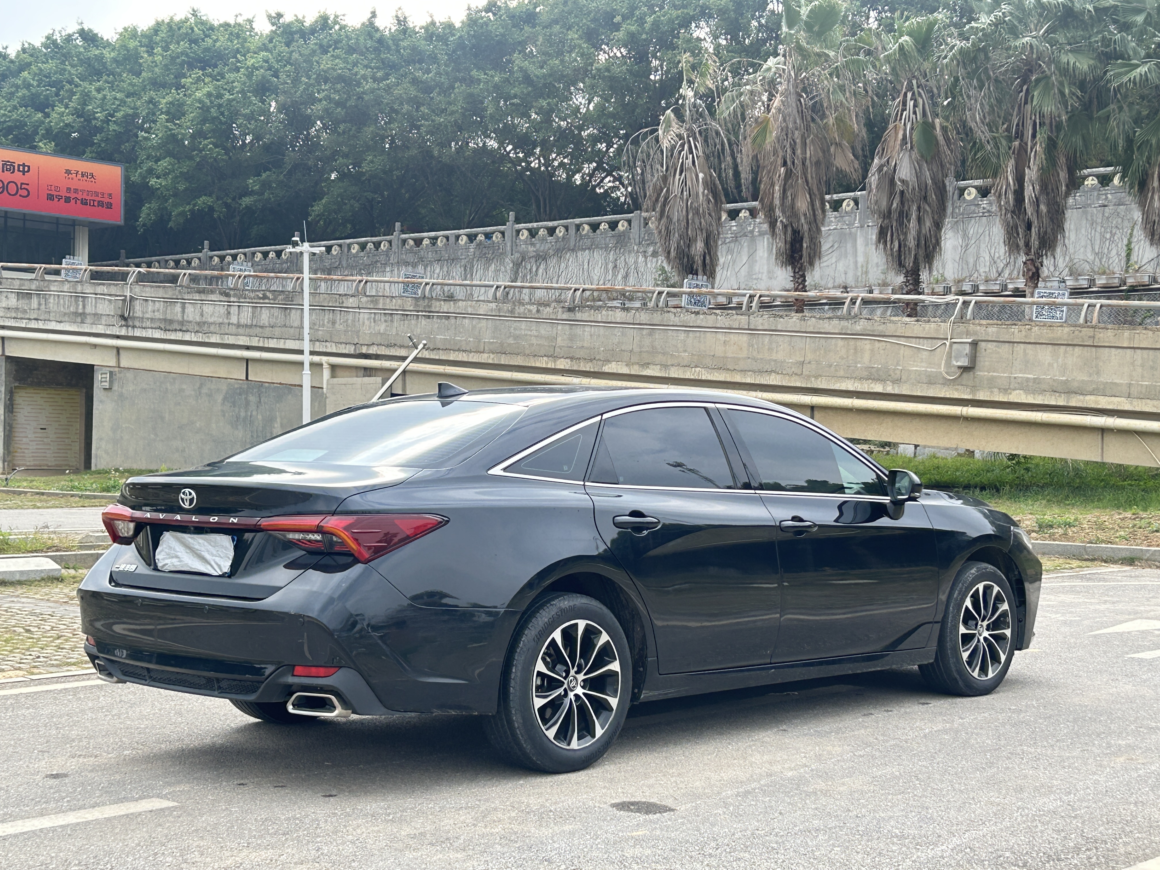 Toyota Avalon 2023 car image #6