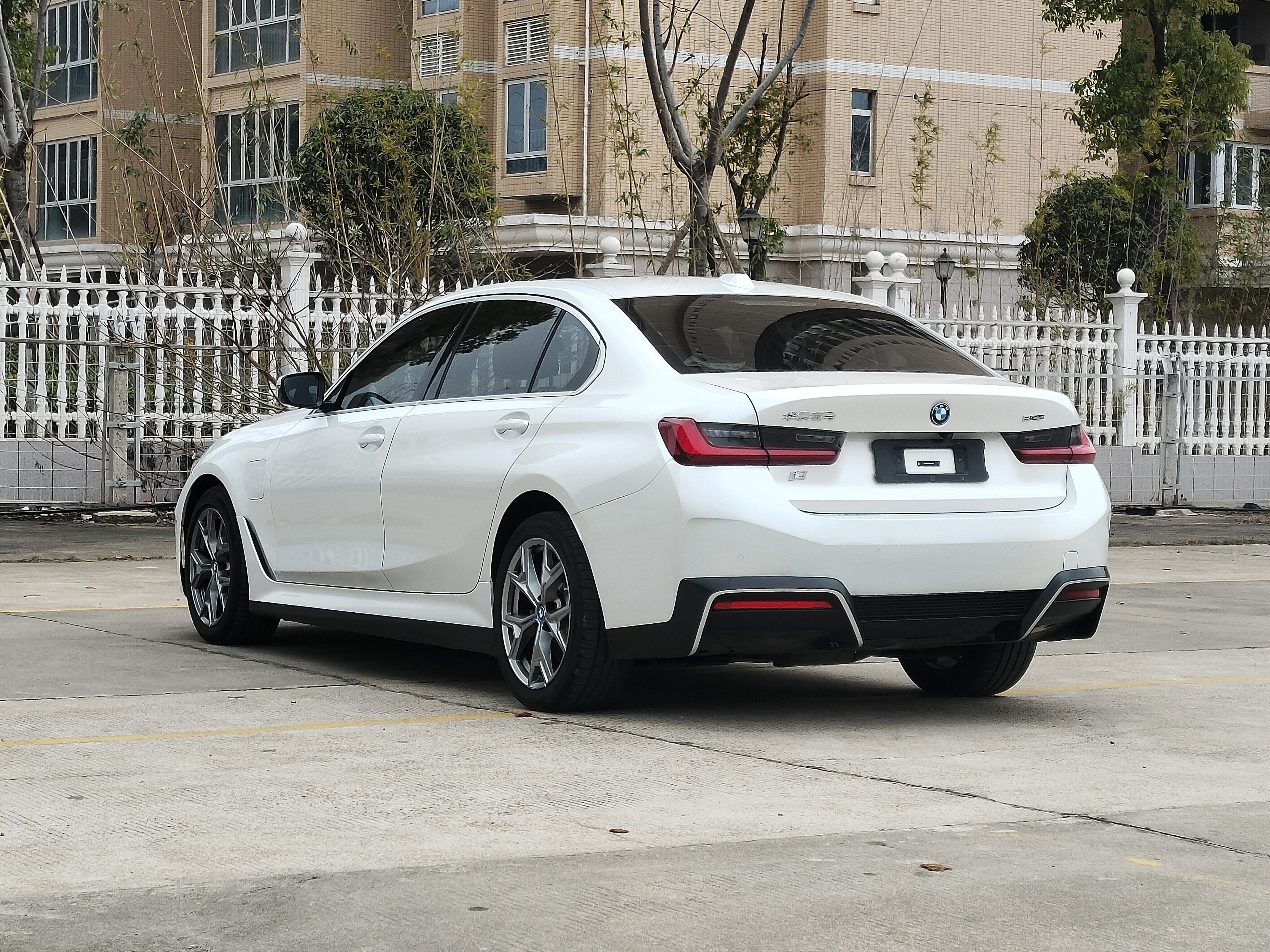 BMW i3 2023 car image #6