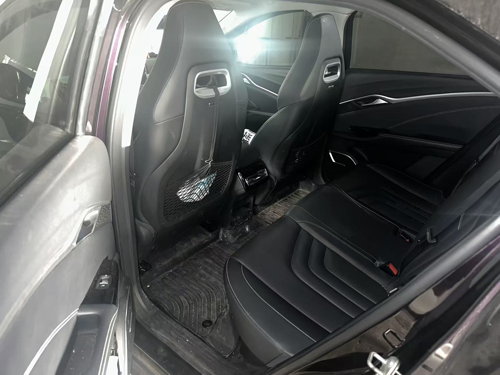 哪吒汽车 哪吒U 2022 汽车图片 #6