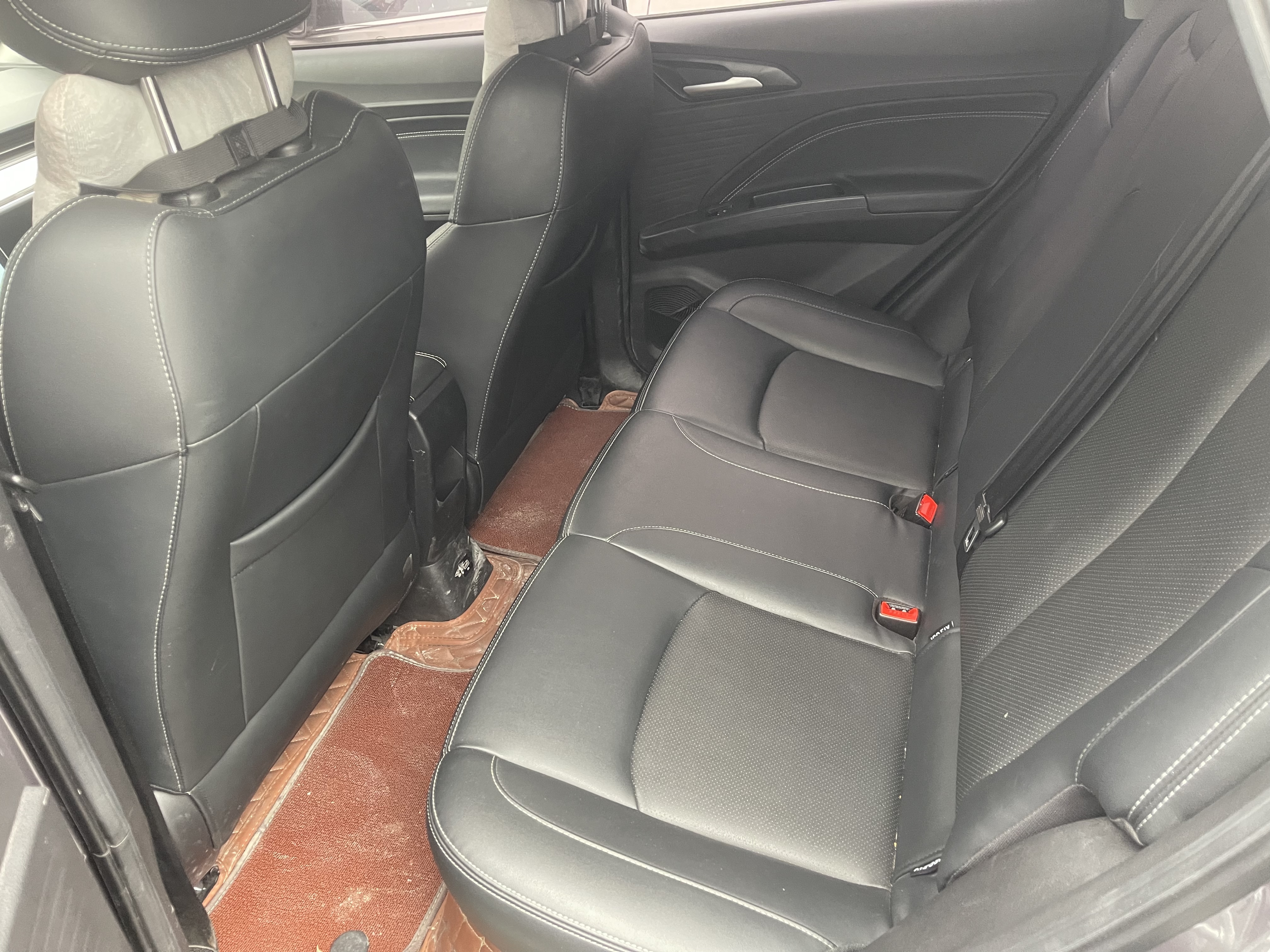 哪吒汽车 哪吒V 2022 汽车图片 #6