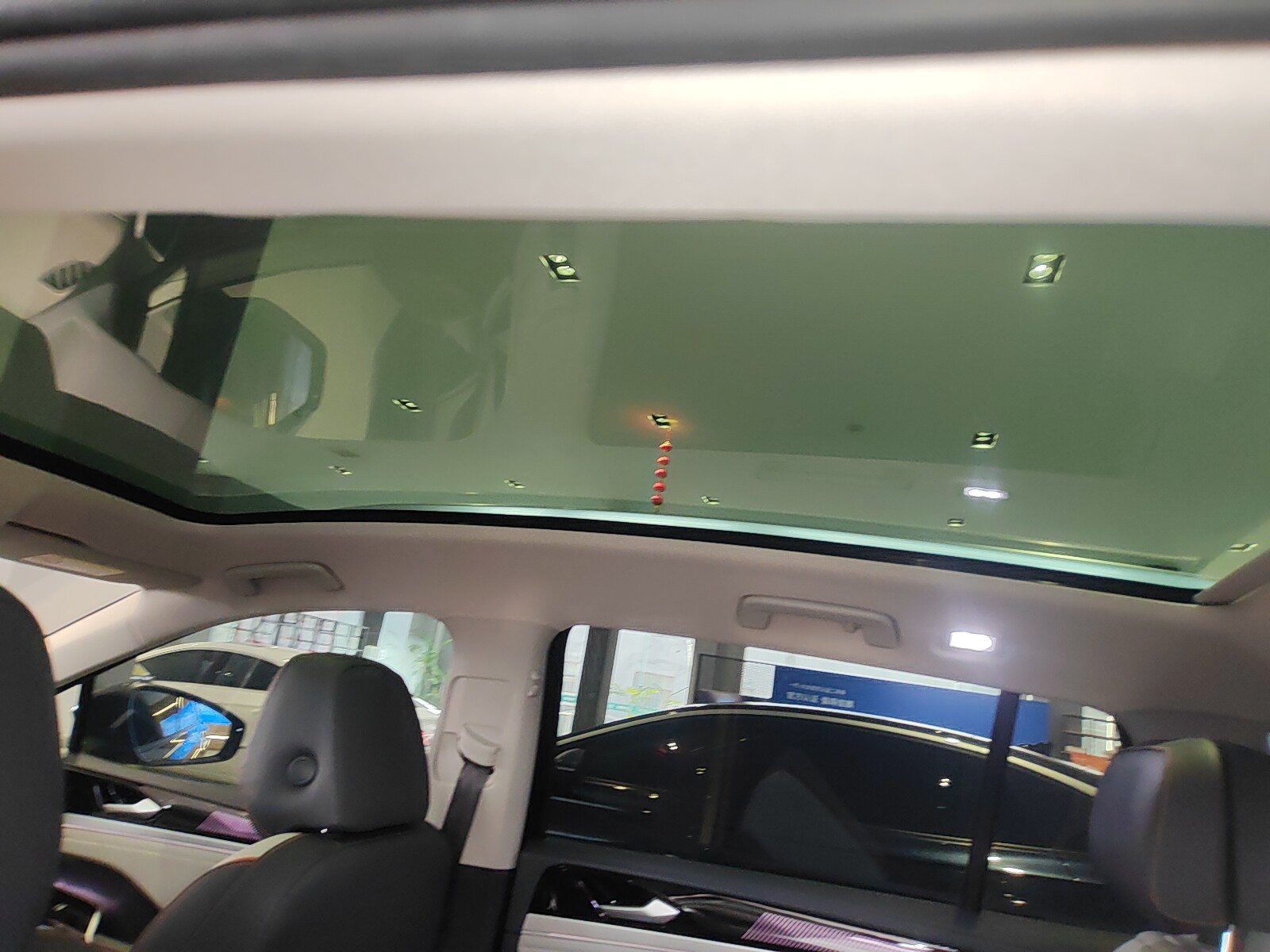 Volkswagen ID.6 Crozz 2023 immagine di auto #6