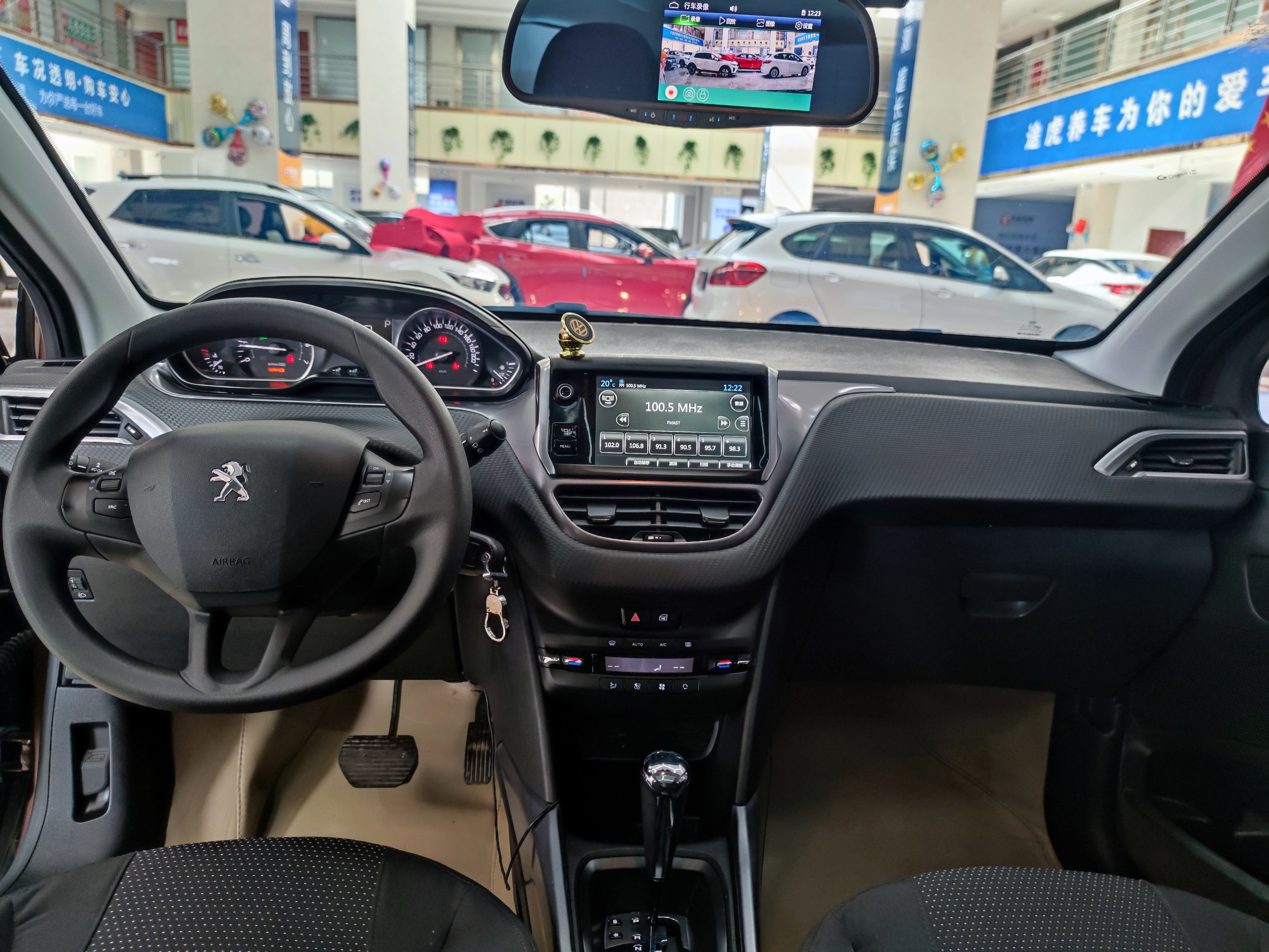 Peugeot 2008 2014 car image #6