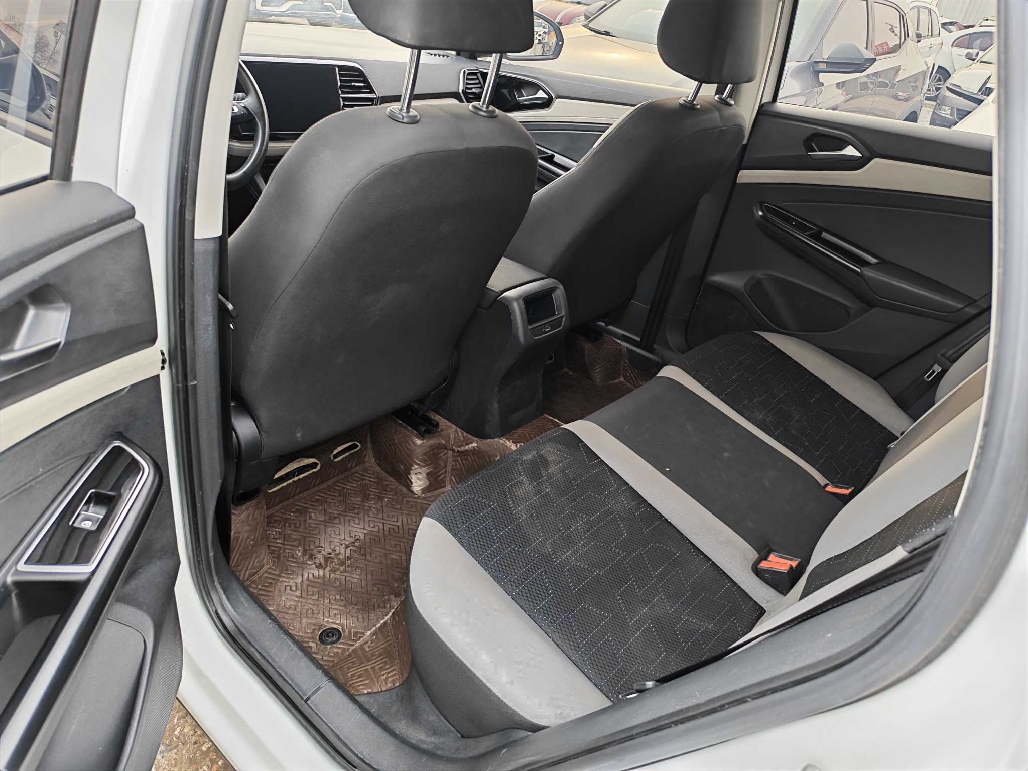 VS5 2022 car image #6