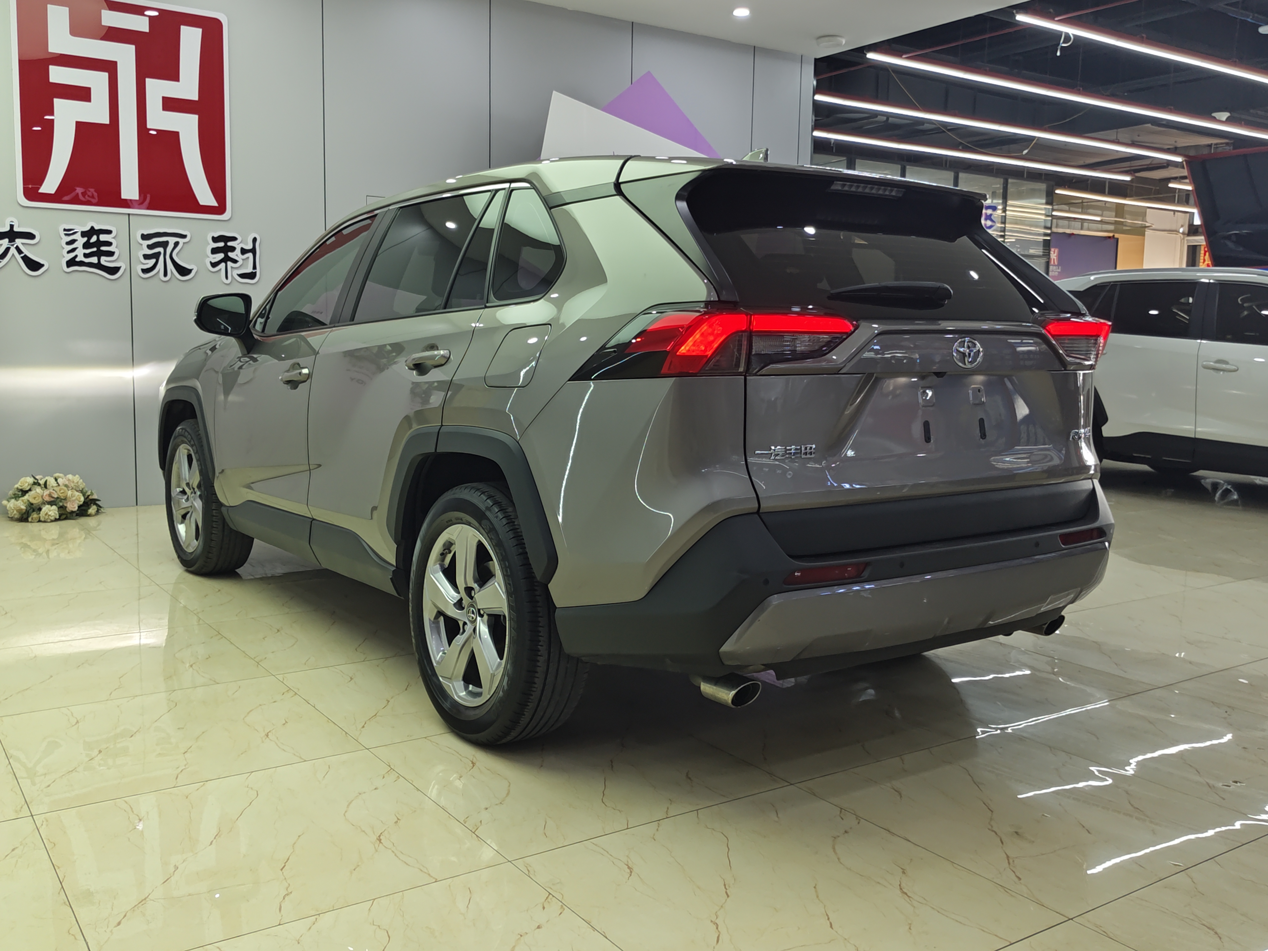 Toyota RAV4 2022 car image #6