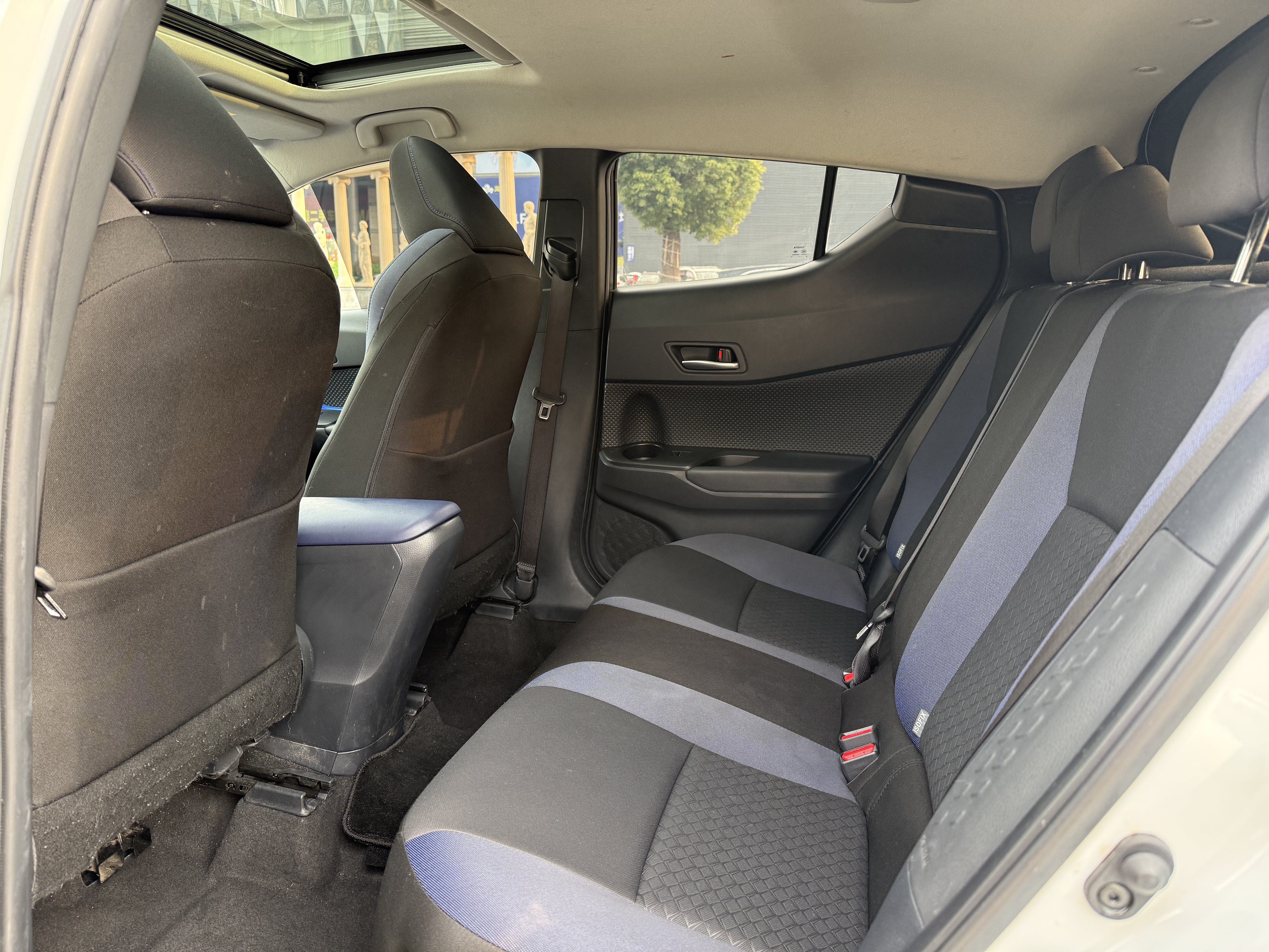 Toyota C-HR 2022 car image #6