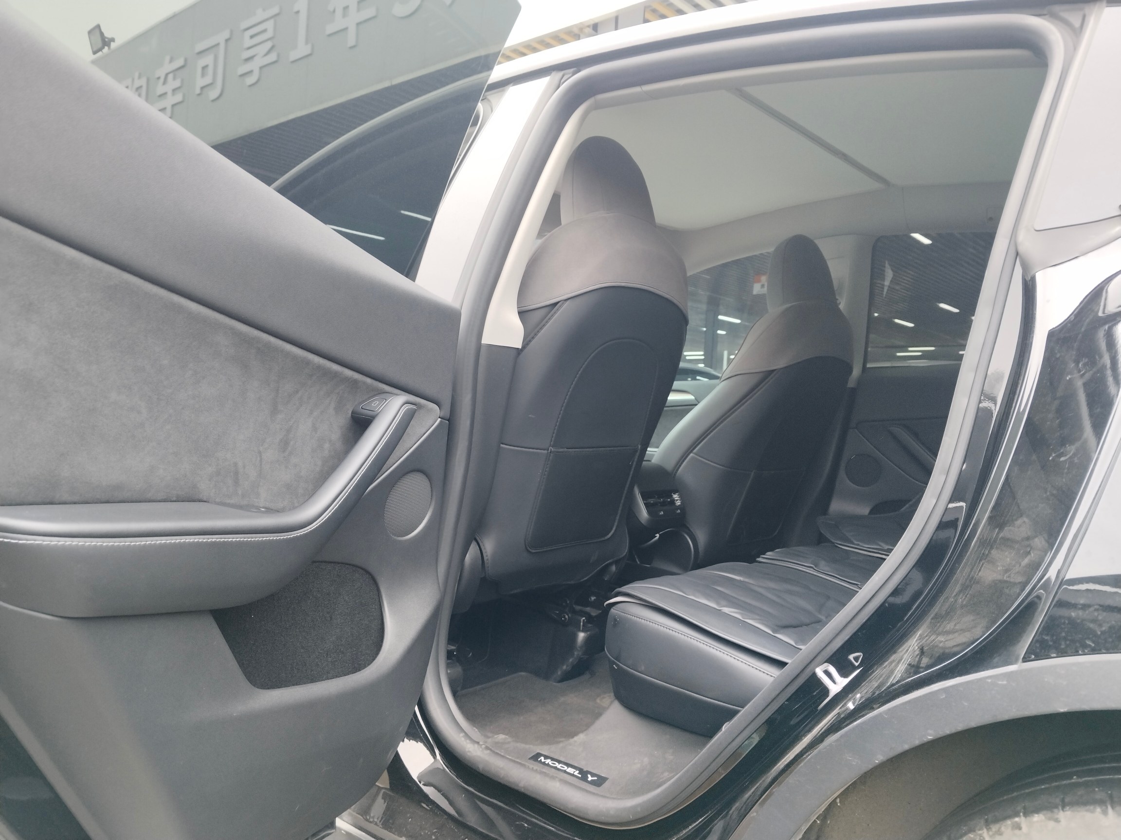 Tesla Model Y 2023 #6 Tesla Model Y 2023 car image #6