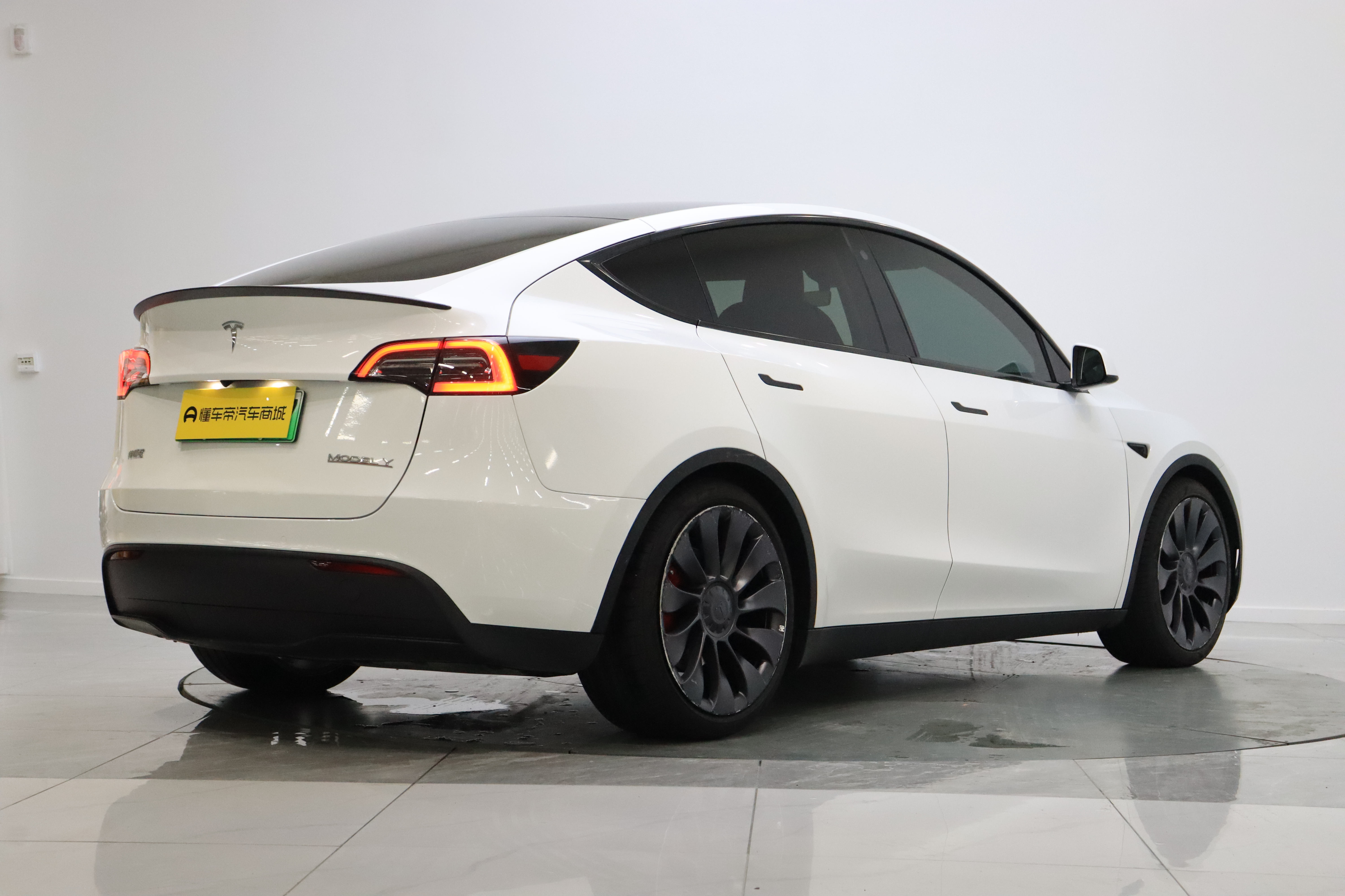 Tesla Model Y 2023 #6 Tesla Model Y 2023 car image #6