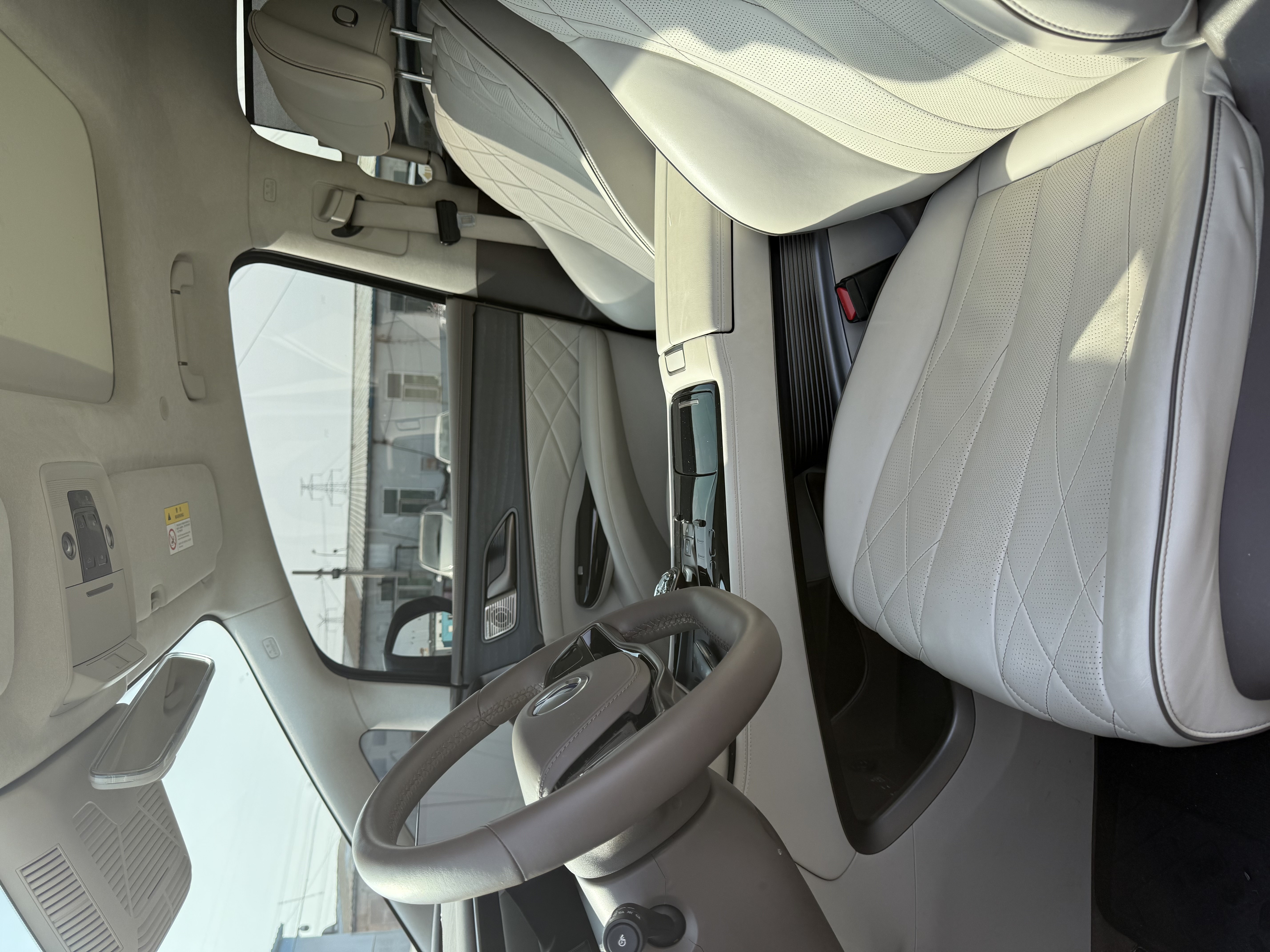 Denza D9 2023 car image #6