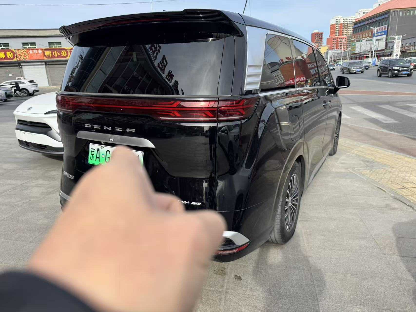 Denza D9 2023 car image #6