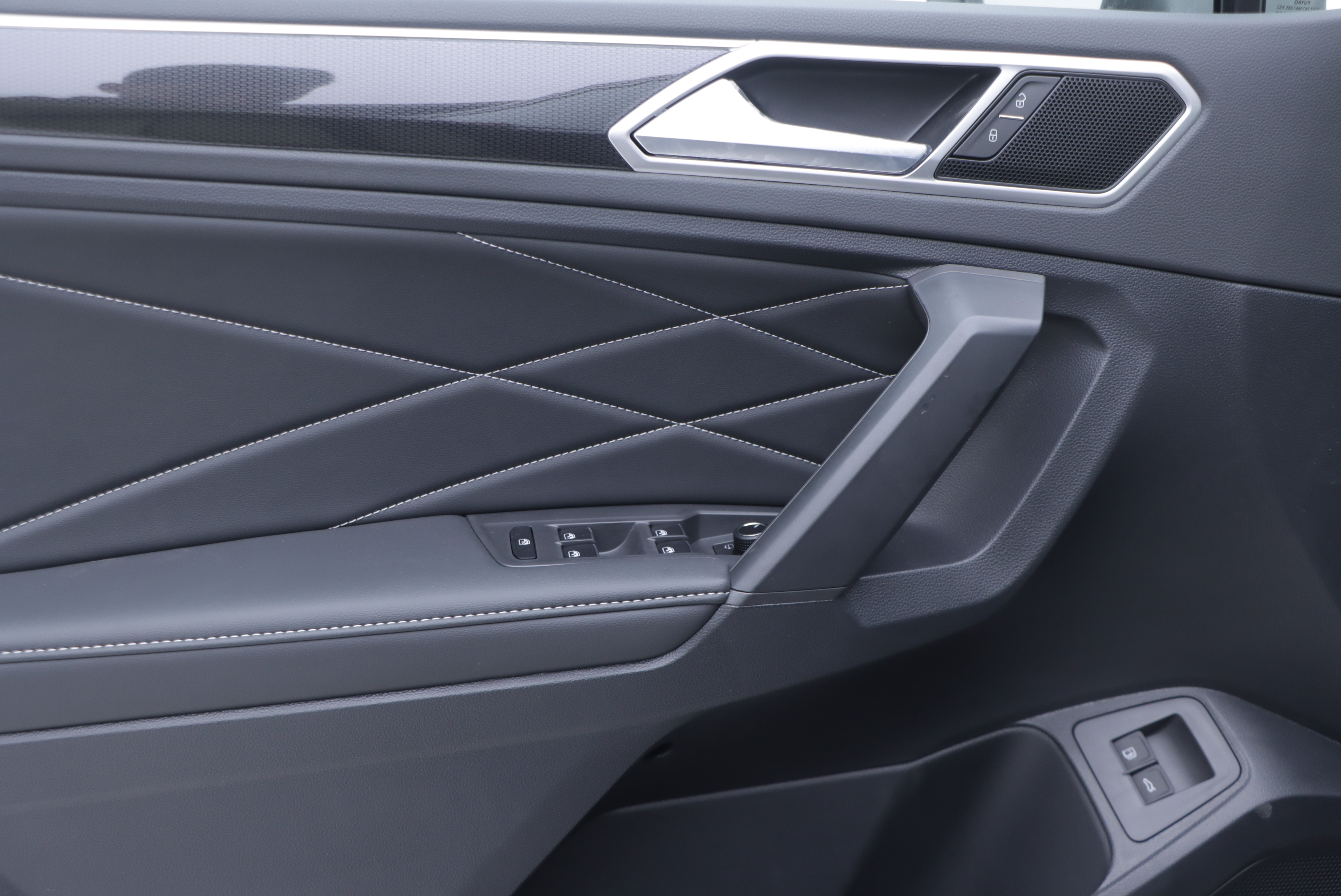 Volkswagen Tiguan L New Energy 2025 car image #6