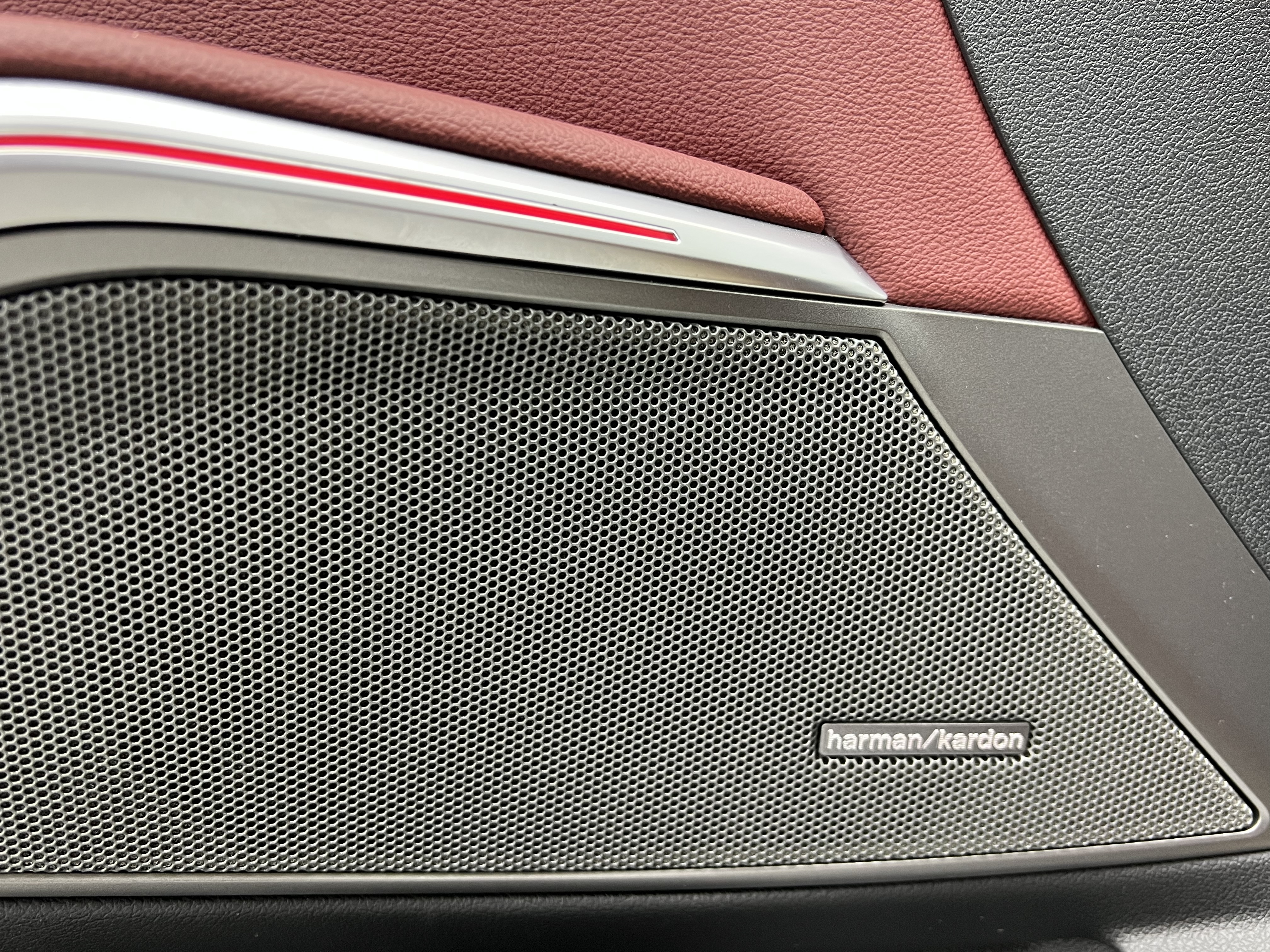 BMW 3 Series 2024 #6 BMW 3 Series 2024 car image #6