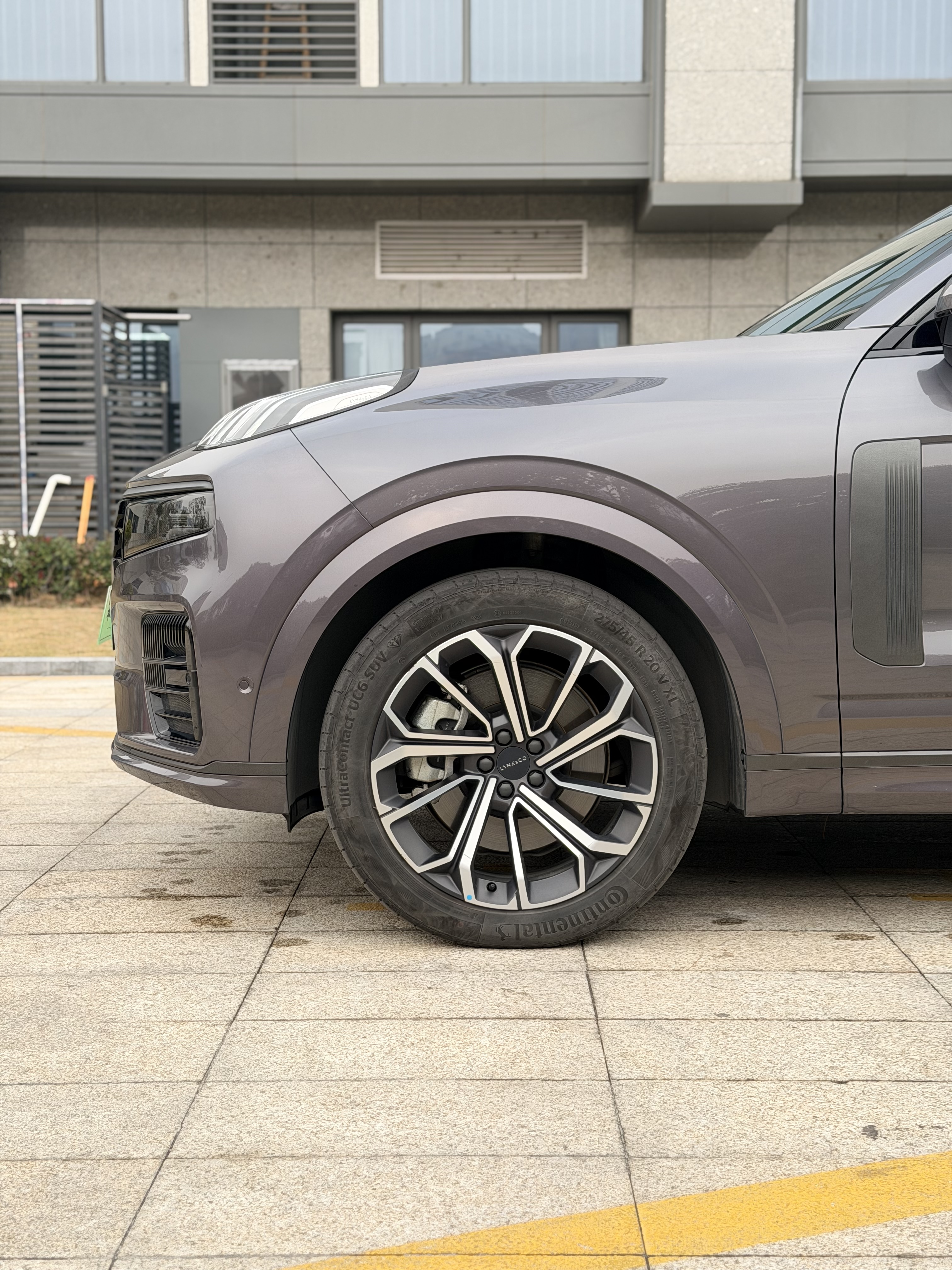 Lynk & Co 09 EM-P 2023 #6 Lynk & Co 09 EM-P 2023 car image #6