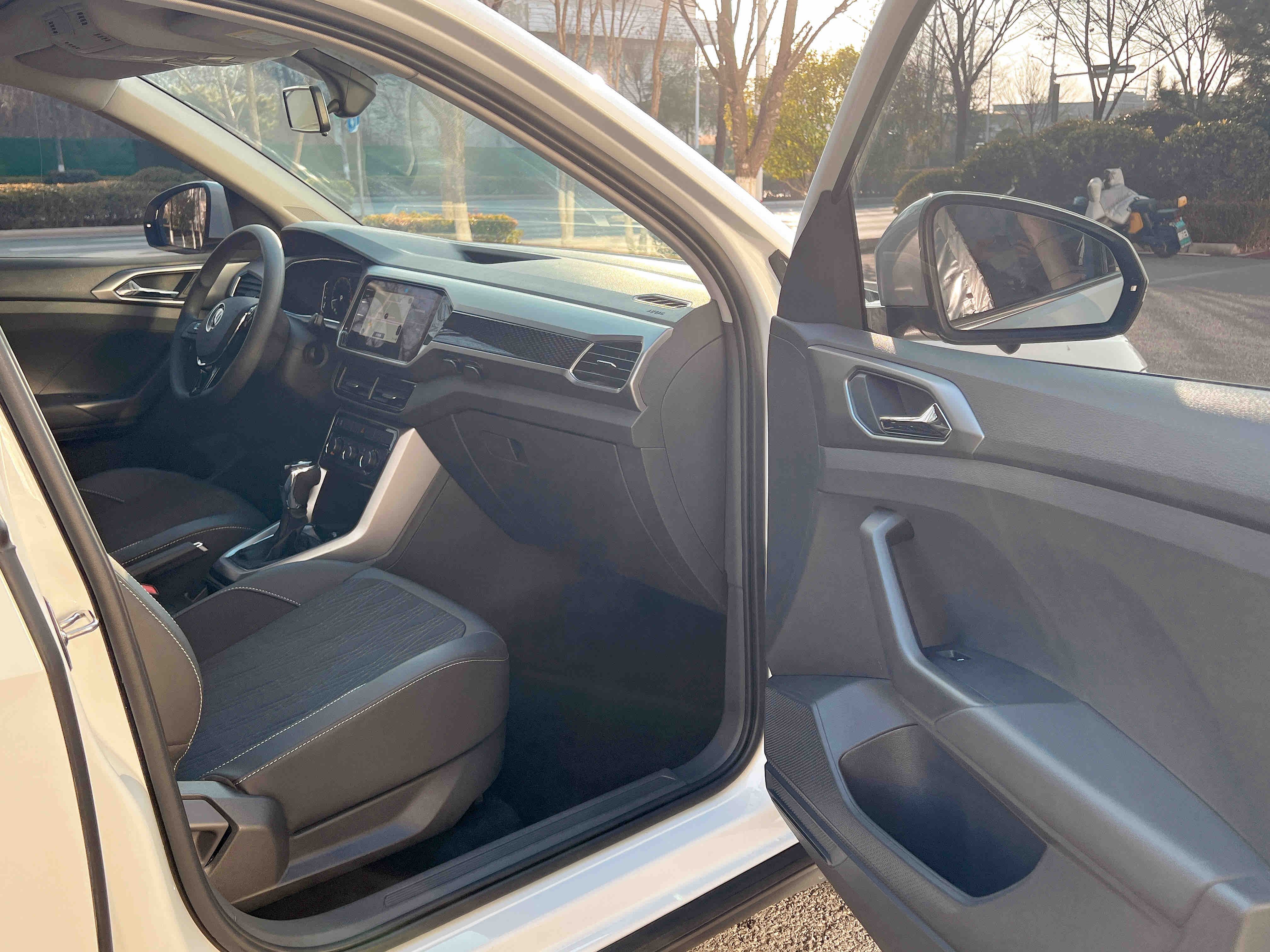 Volkswagen T-Cross 2023 #6 Volkswagen T-Cross 2023 car image #6