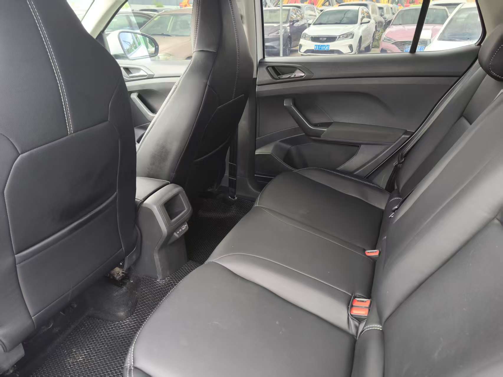 Volkswagen T-Cross 2023 #6 Volkswagen T-Cross 2023 car image #6