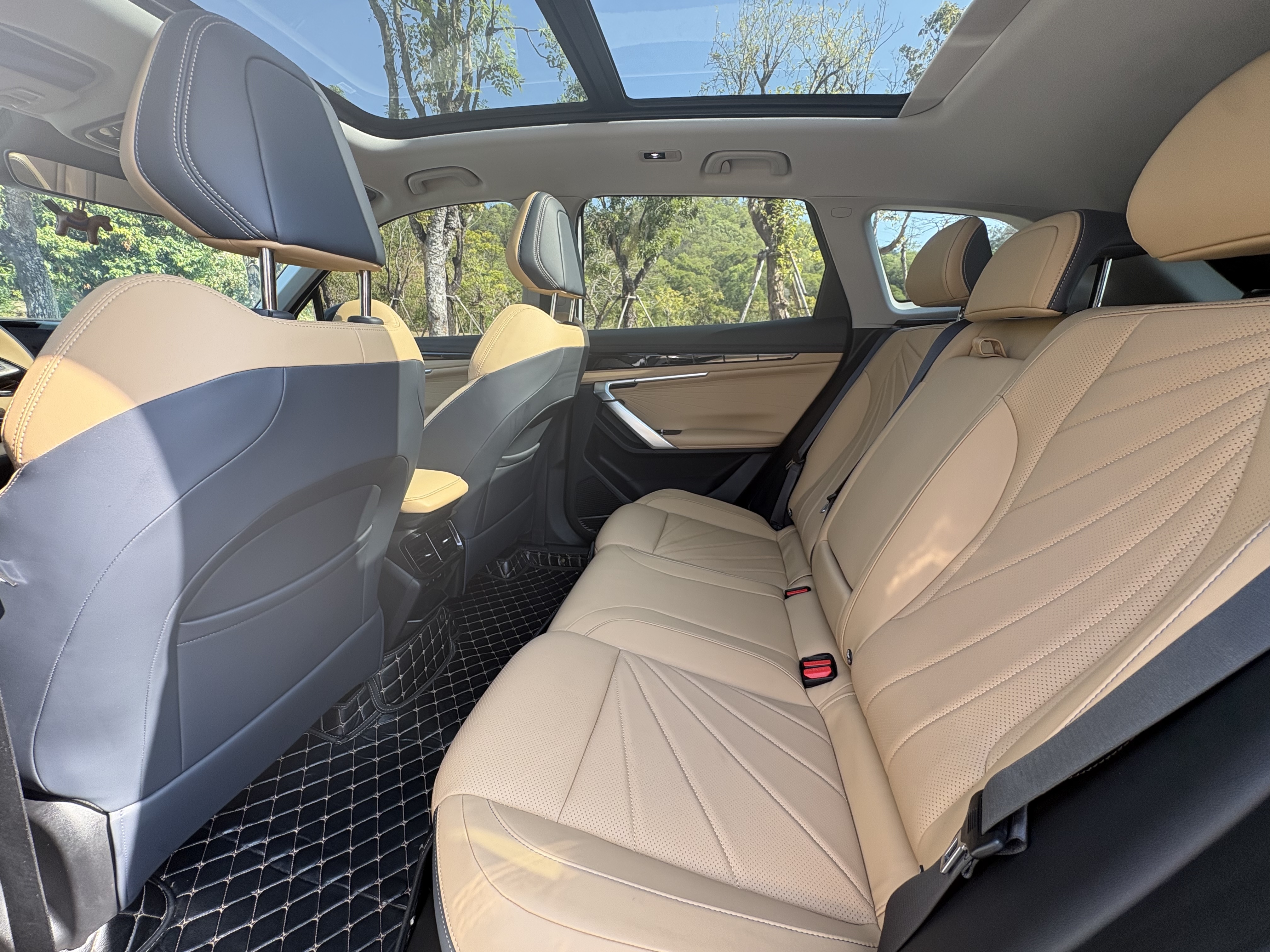 GEELY Boyue L 2024 car image #6