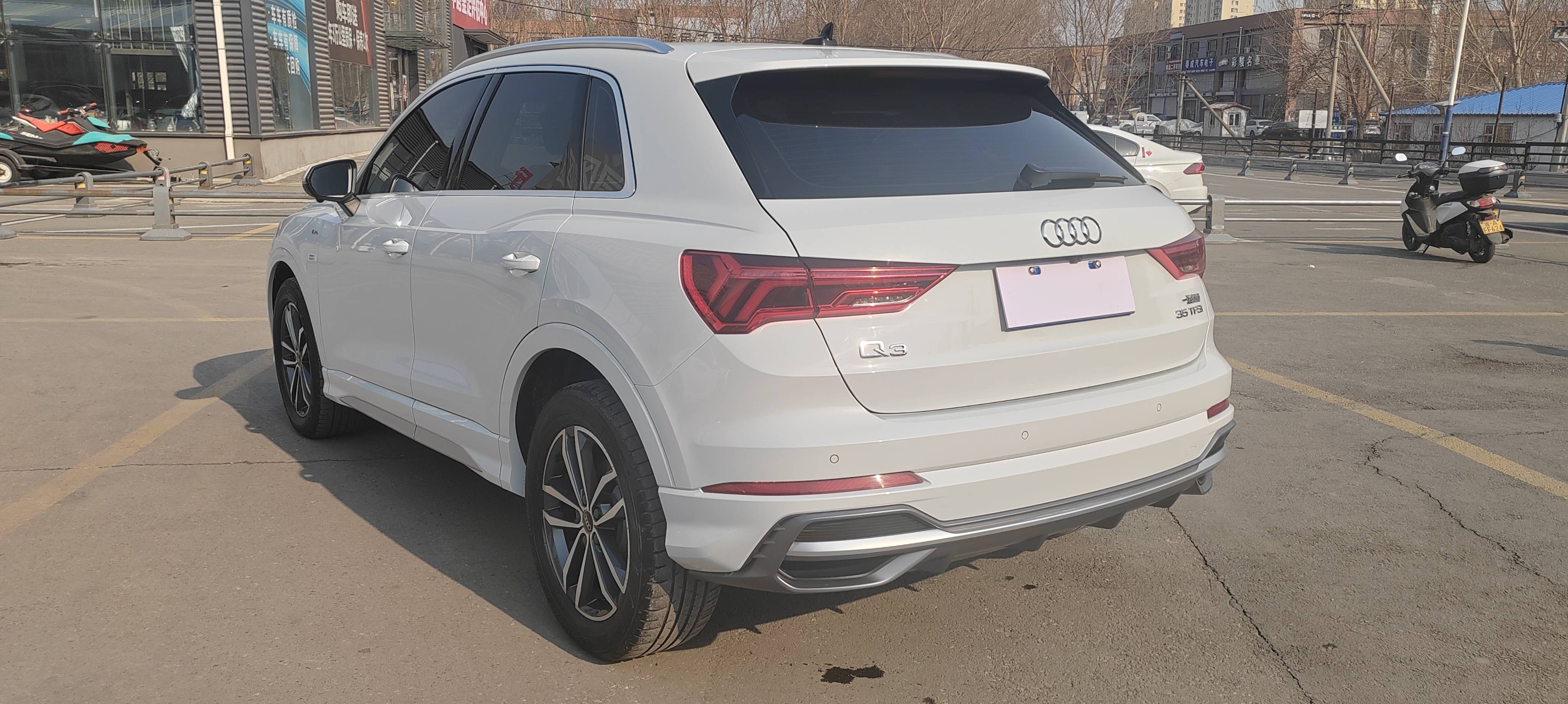 Audi Q3 2023 car image #6