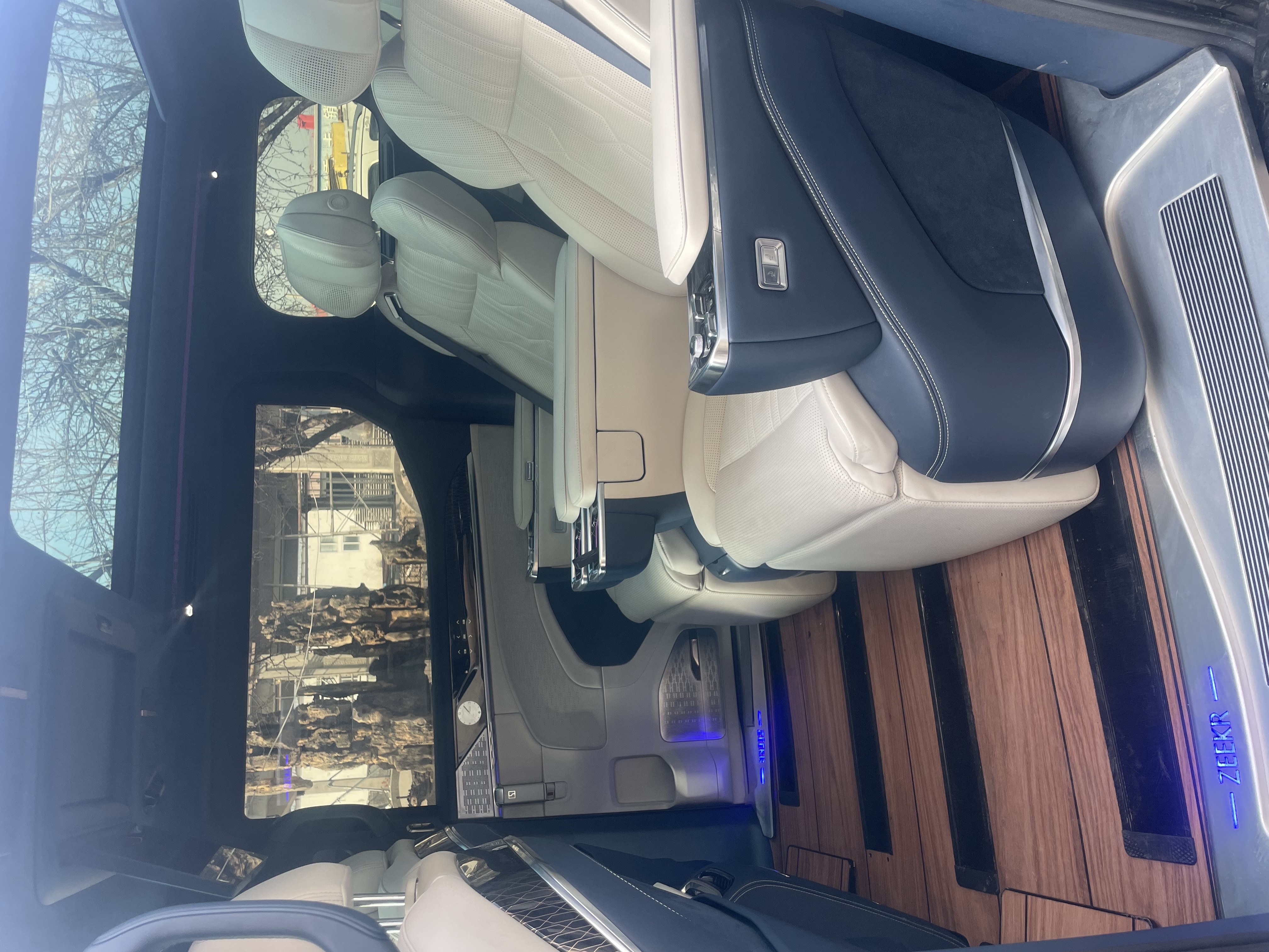 极氪 极氪009 2023 汽车图片 #6