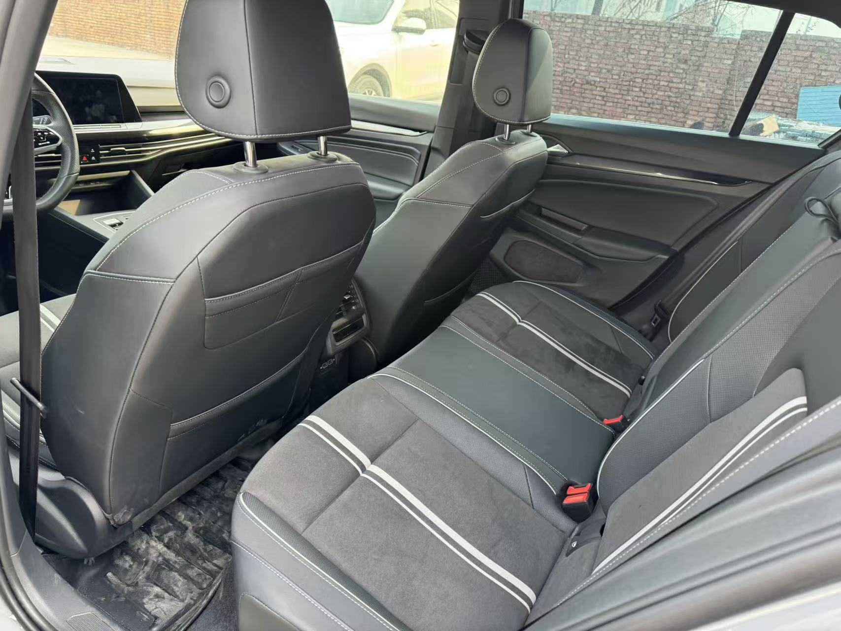 Volkswagen Golf 2023 car image #6