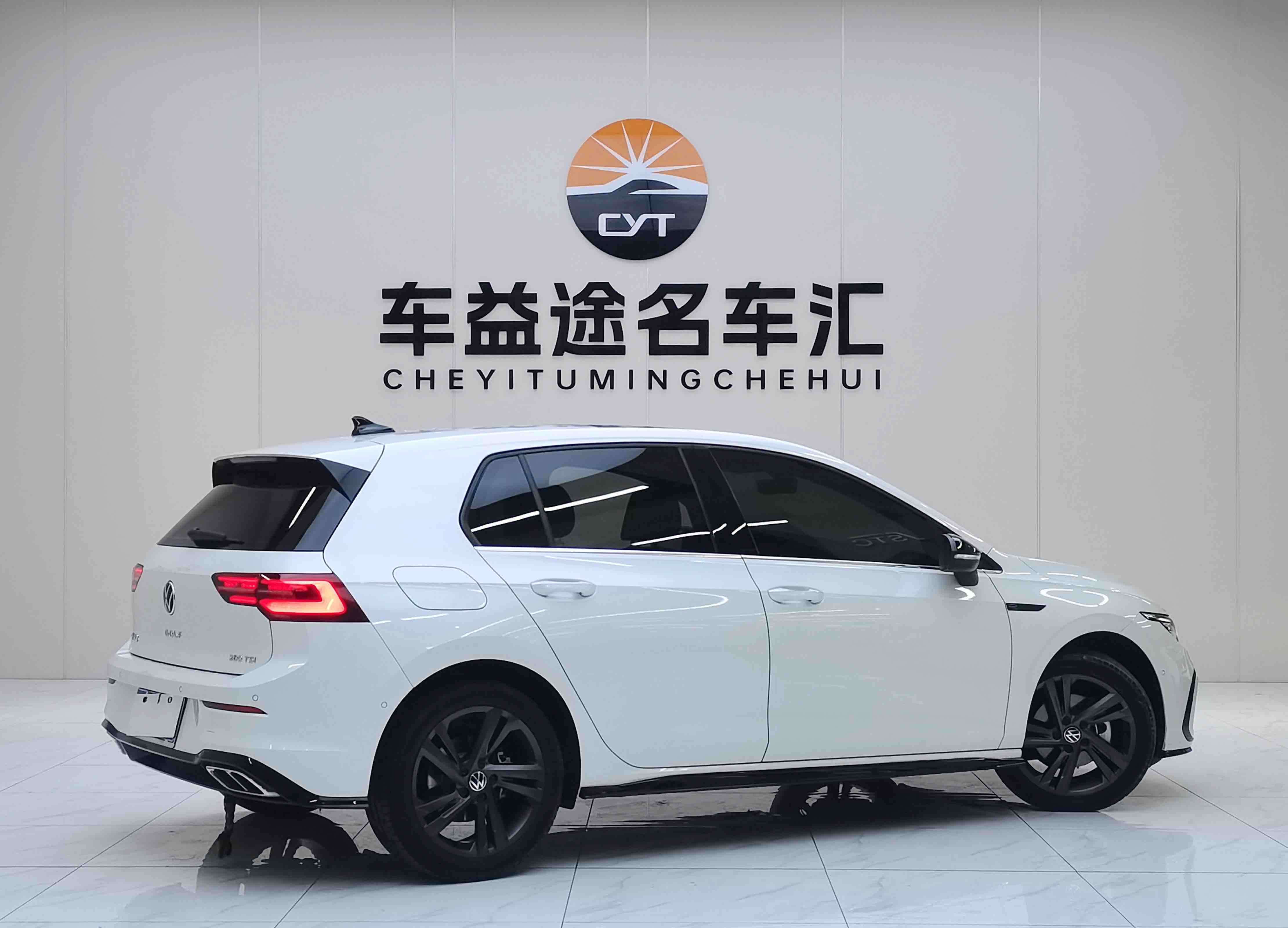 Volkswagen Golf 2023 car image #6