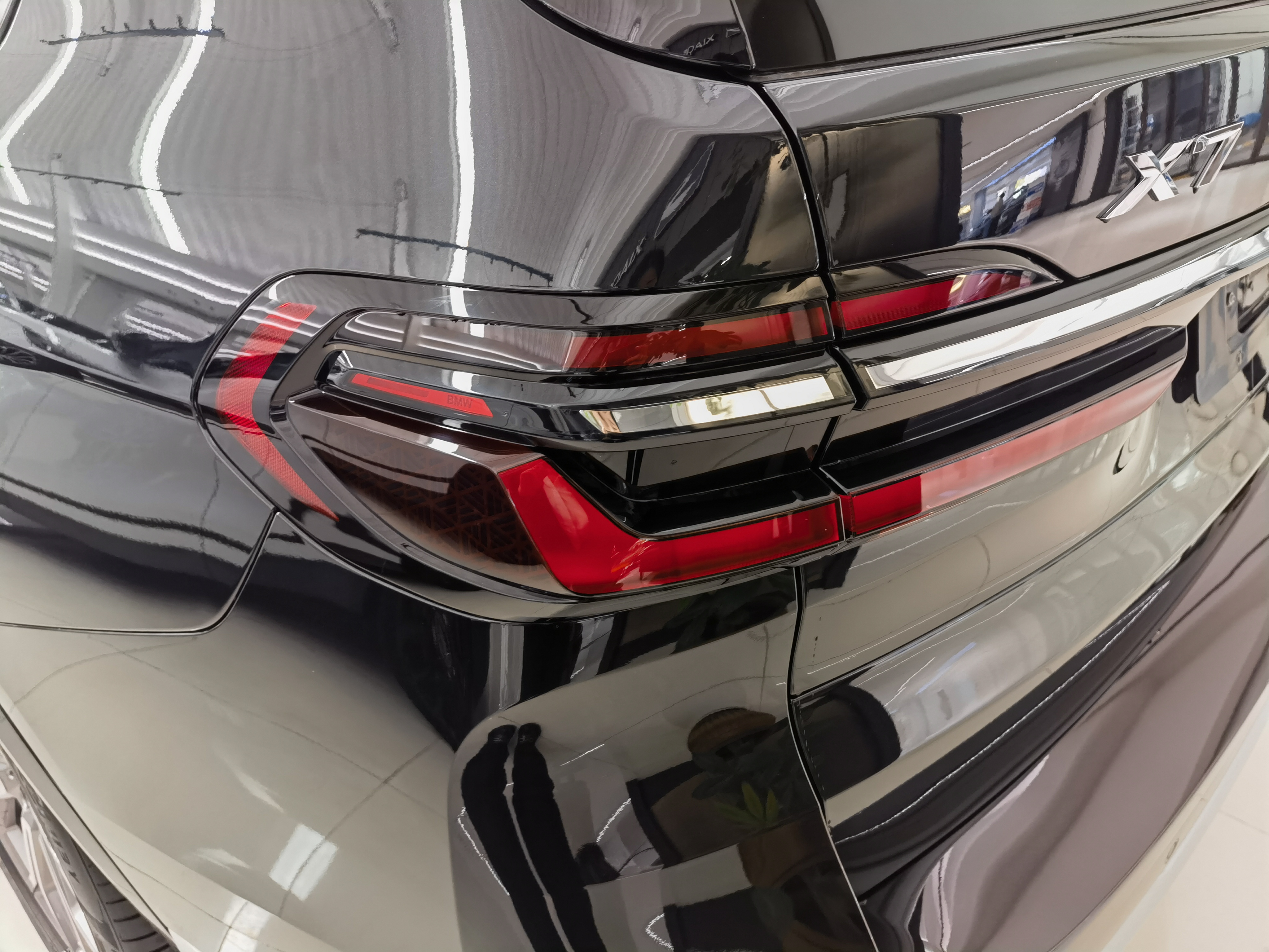 BMW X7 2024 car image #6