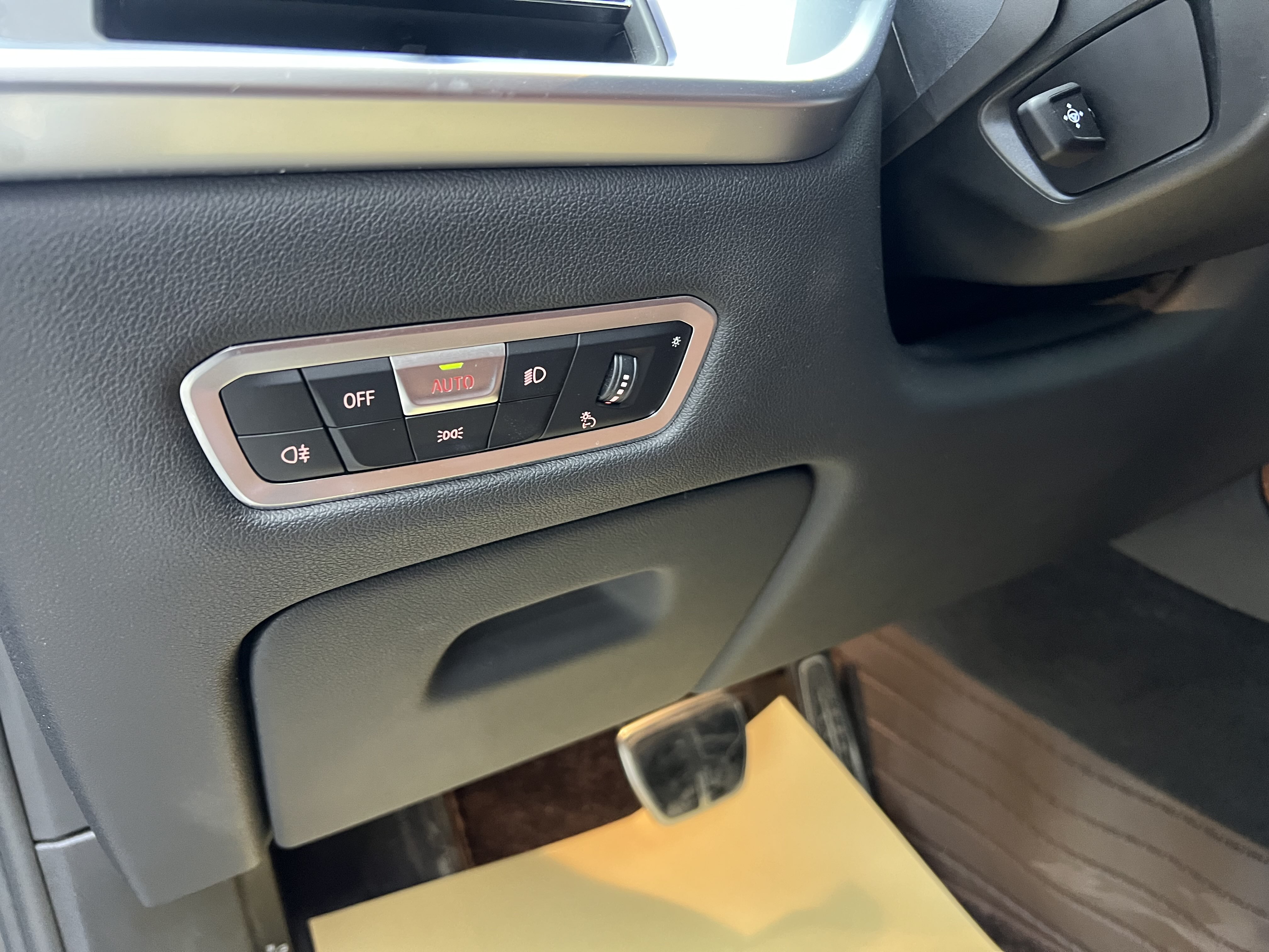 BMW X7 M60i 2023 immagine di auto #6