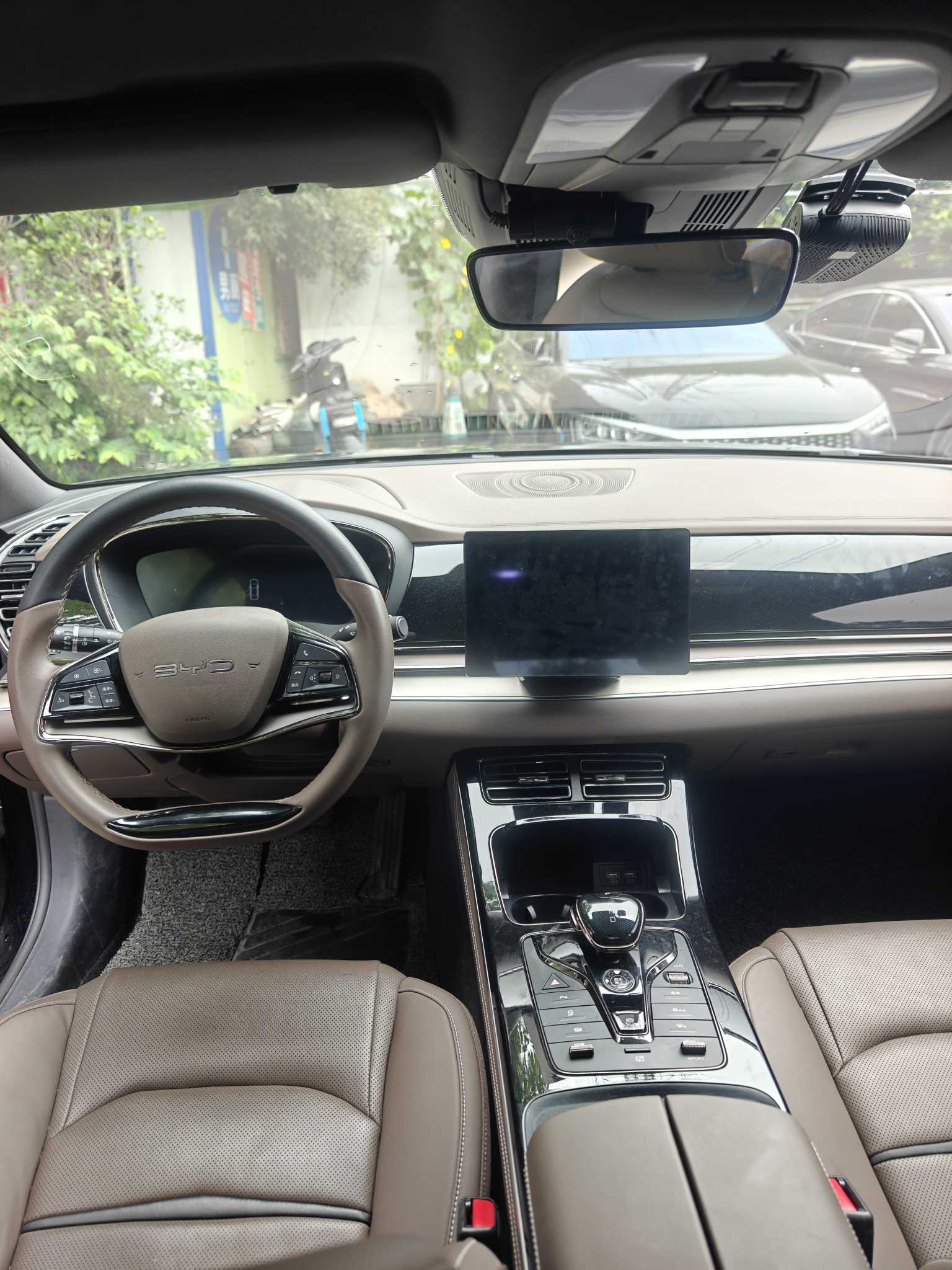 BYD e9 2023 image de voiture #6