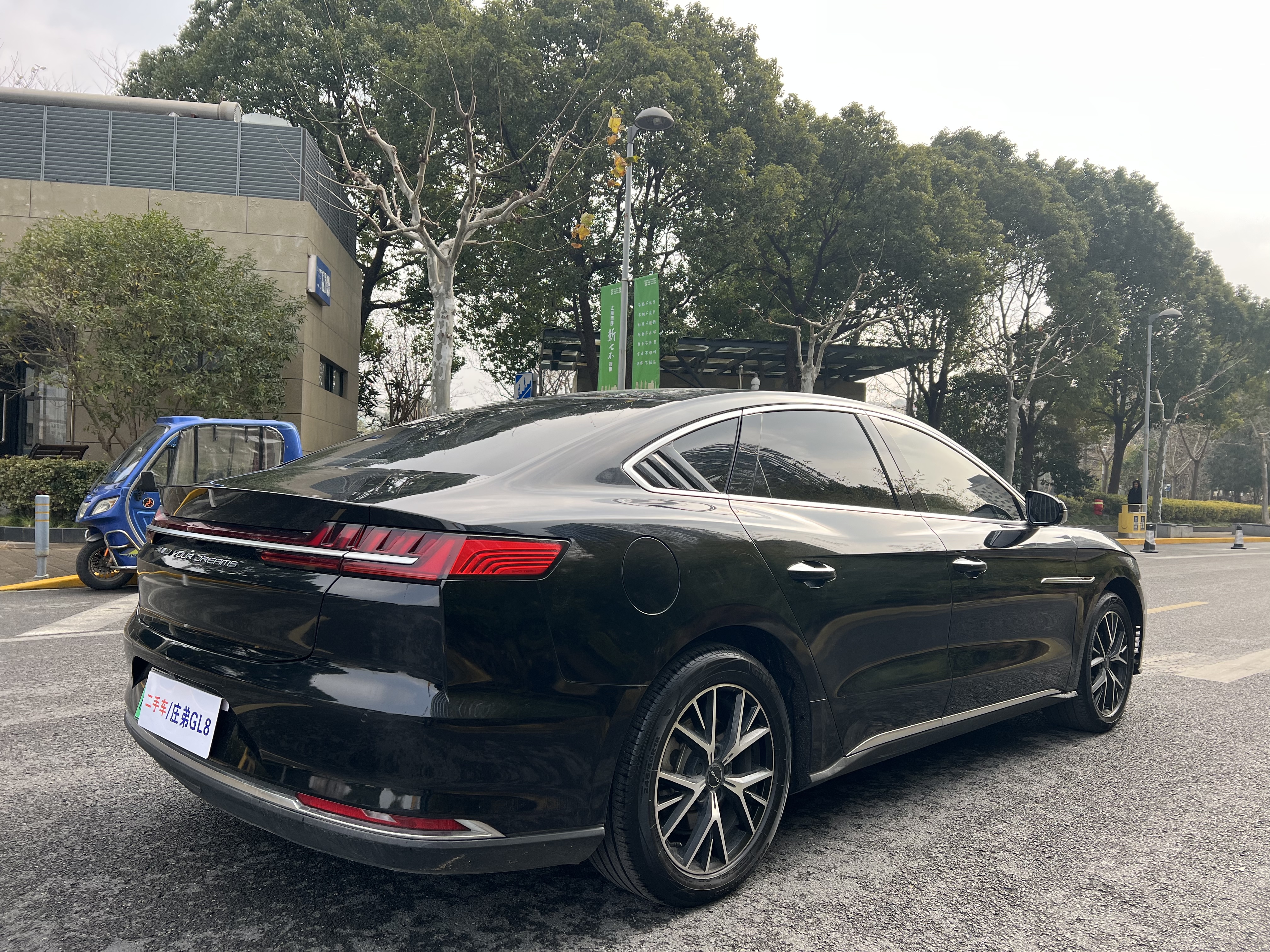 BYD e9 2022 car image #6