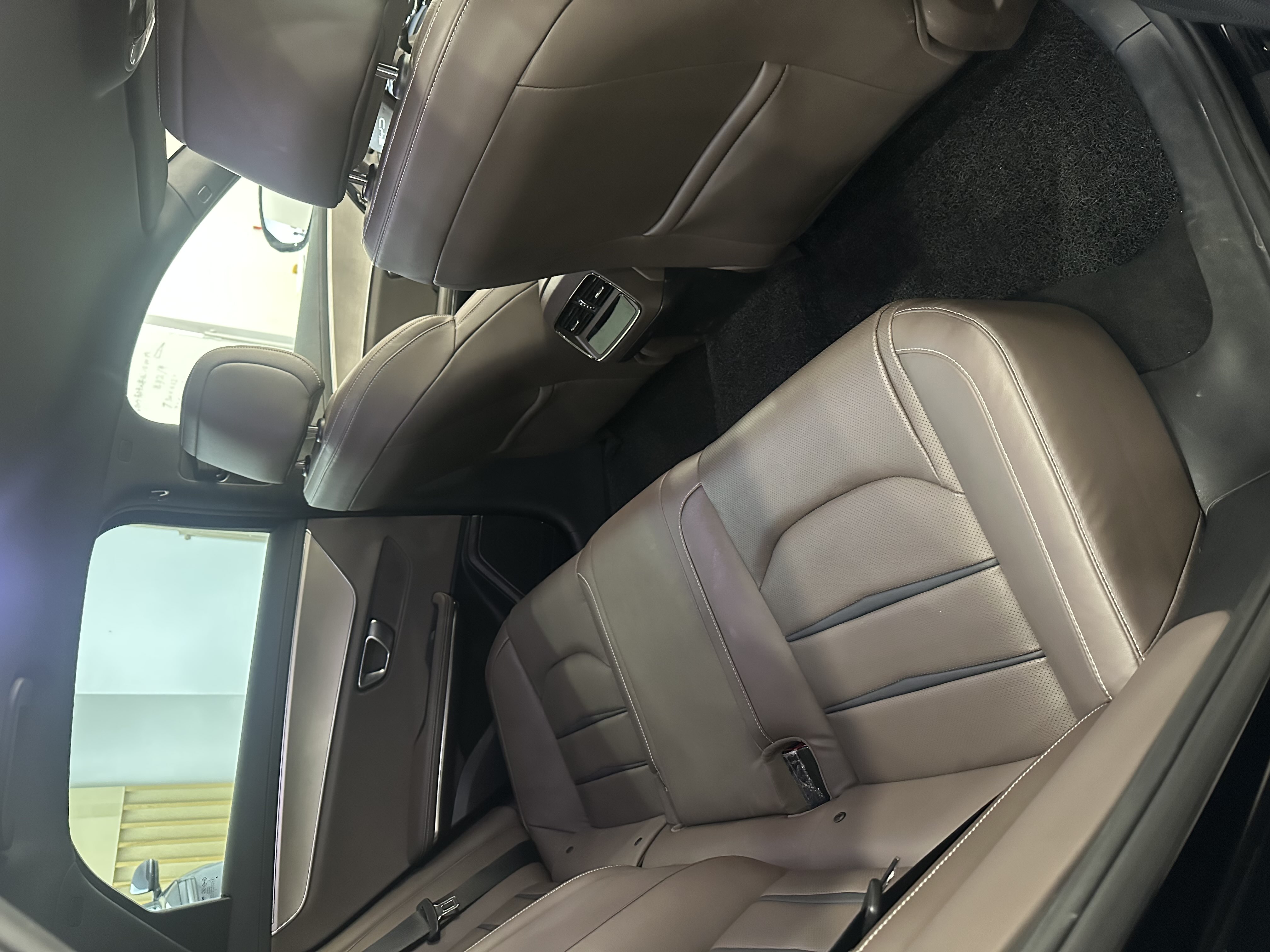 BYD e9 2023 #6 BYD e9 2023 car image #6