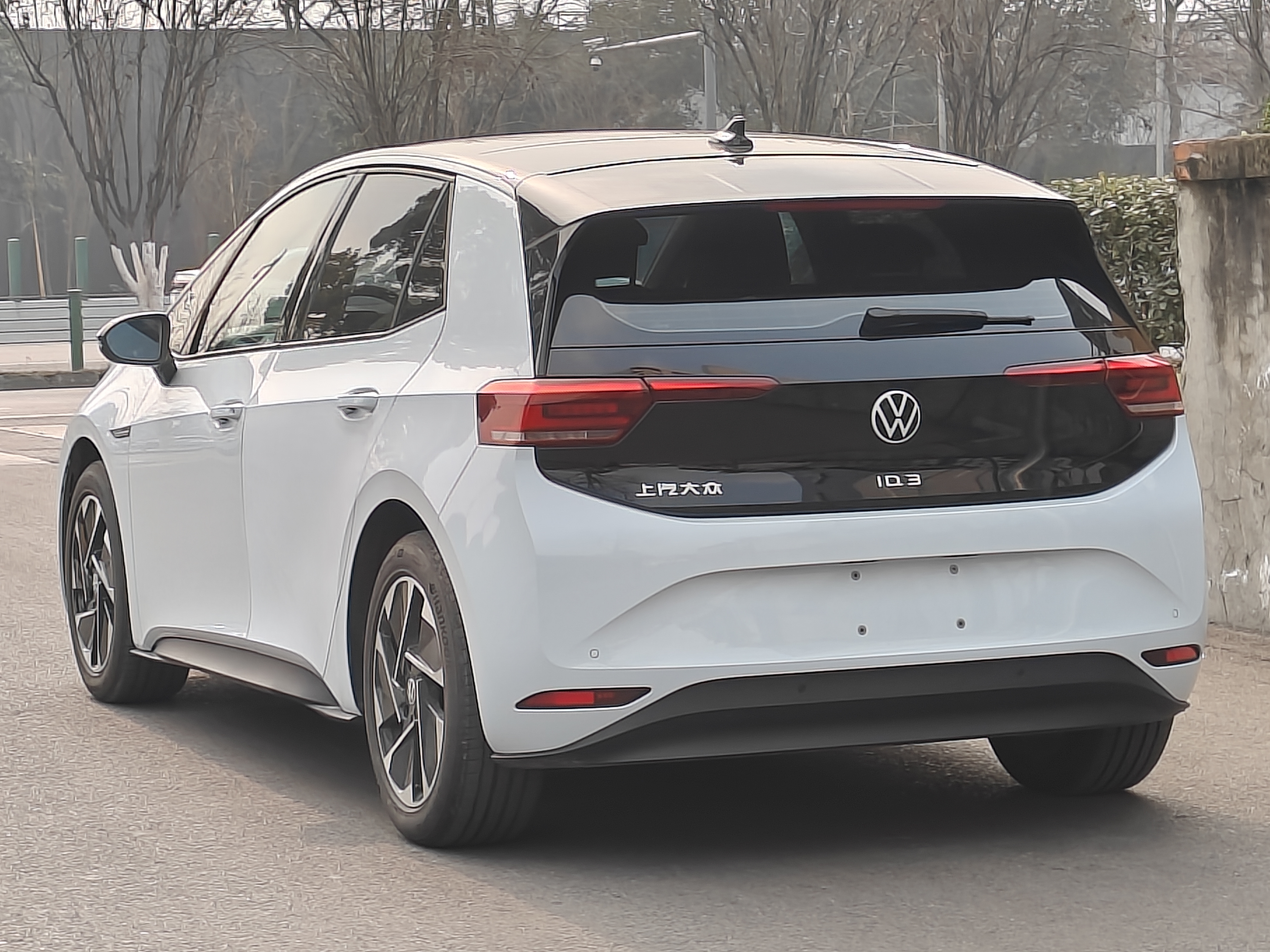 Volkswagen ID.3 2023 immagine di auto #6